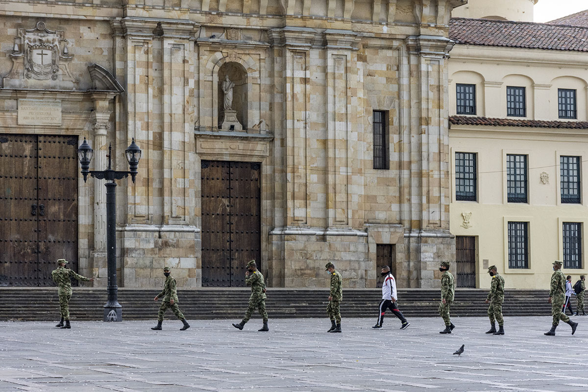 El nuevo papel de las fuerzas armadas produce fraccionamientos en su relacionamiento con la población civil. Foto: Brandon Pinto