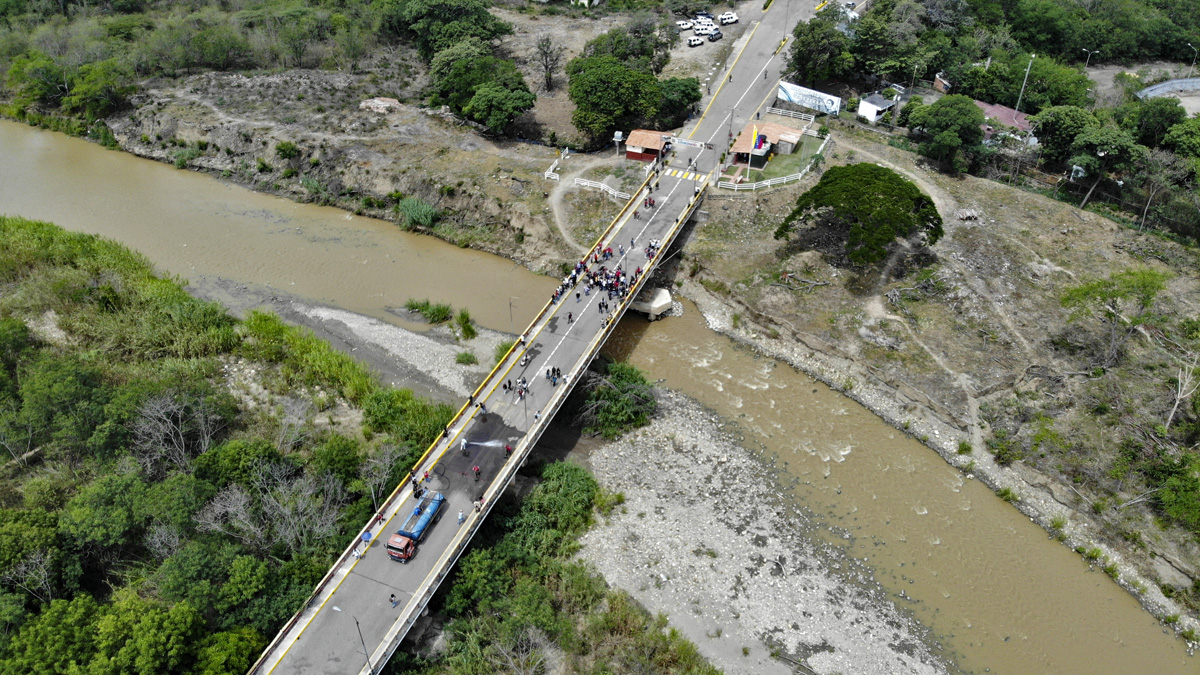 Los pasos fronterizos entre Colombia y Venezuela requieren una política integral que permita reactivar la zona, señalan los analistas. Edinson ESTUPINAN / AFP