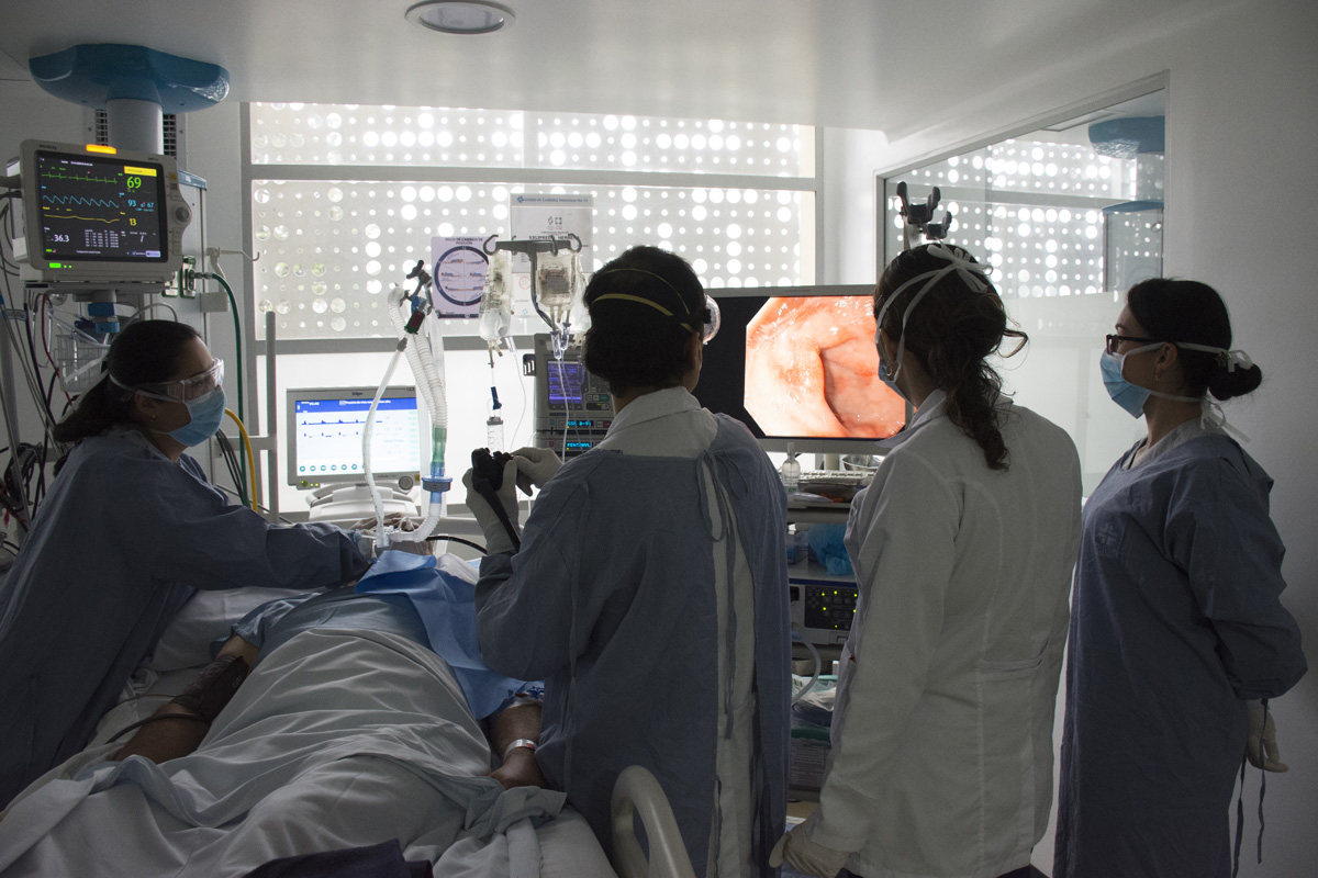 El videobroncoscopio ultrasonido permite detectar la patología pulmonar con alta sensibilidad diagnóstica. Fotos: Brandon Pinto – Unimedios.