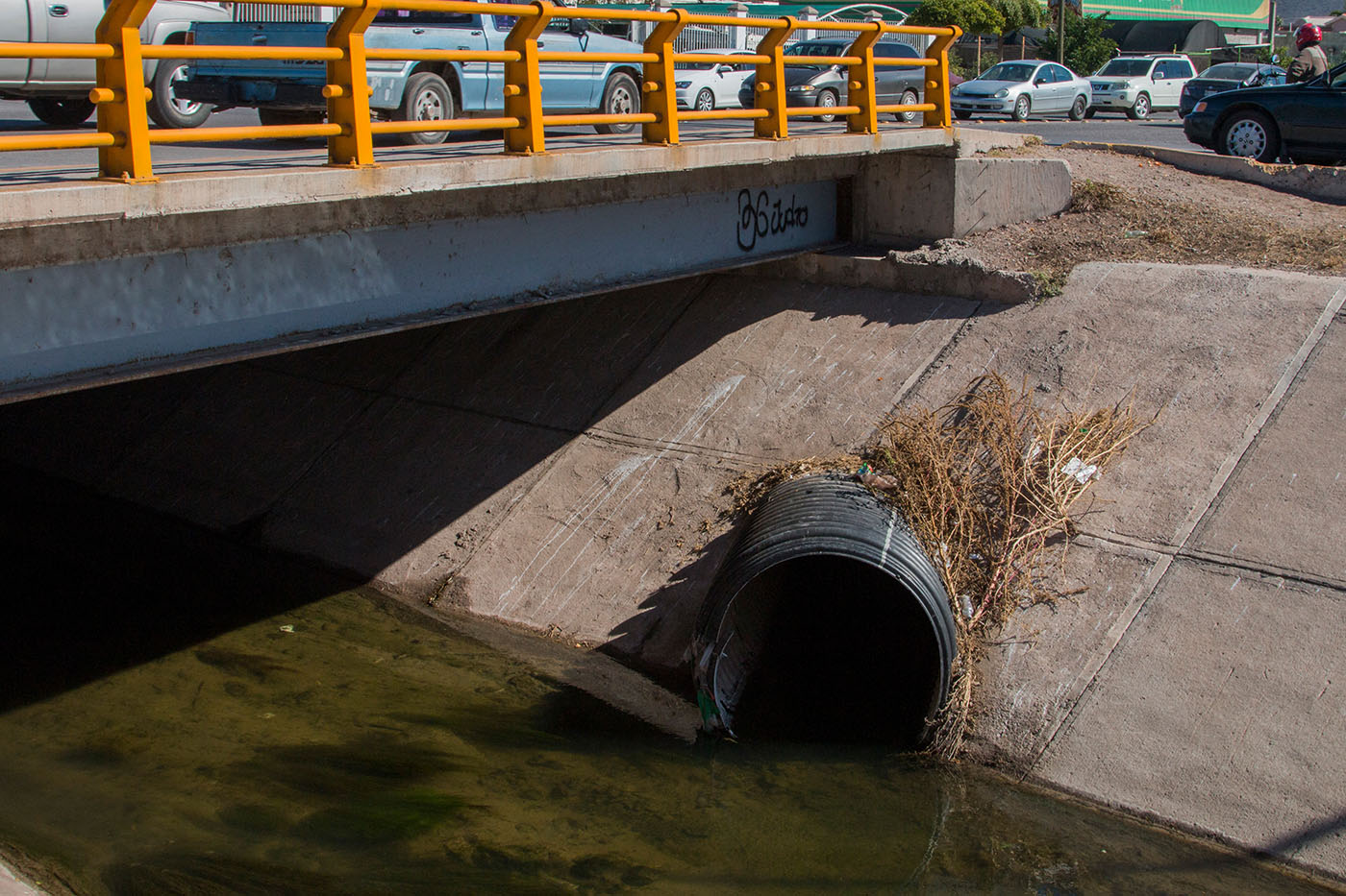 En Colombia, menos del 50 % de las aguas residuales son tratadas. Foto: Héctor Guerrero – AFP.