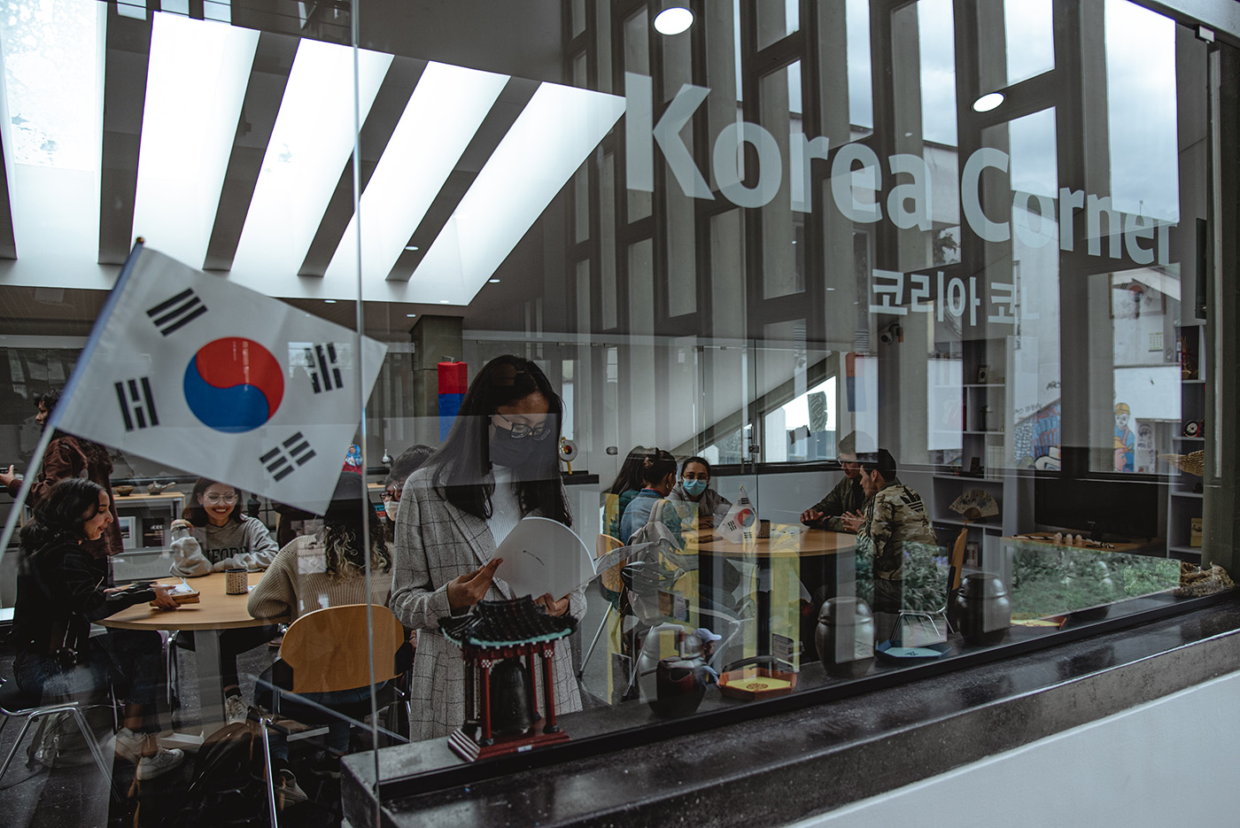 Korea Corner es un espacio de conocimiento y cultura coreana para la comunidad universitaria de la UNAL. Fotos: Jeimi Villamizar – Unimedios.