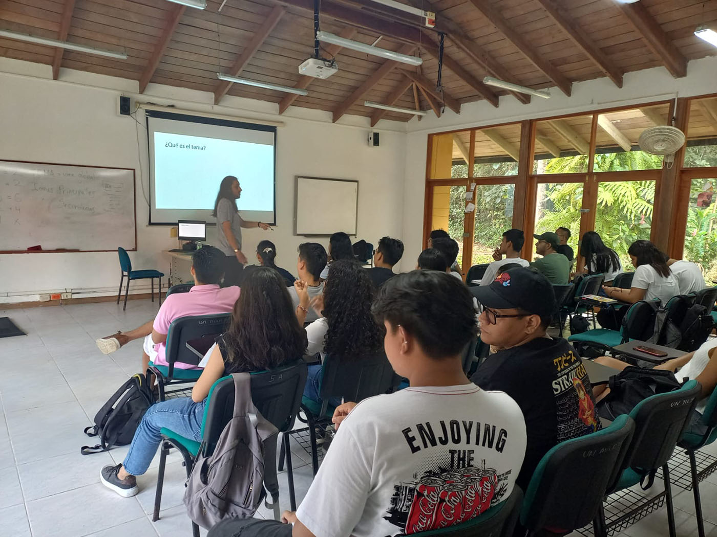 Mediante el GEA los alumnos de la UNAL Sede Amazonia fortalecen su habilidad lecto-escritora. Fotos: Ana Manjarrés, coordinadora de Pregrados de la UNAL Sede Amazonia.