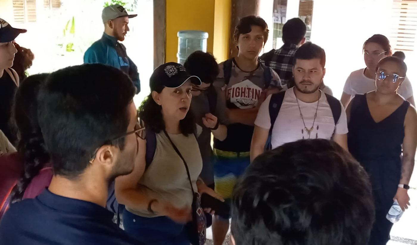 Llegada de los alumnos a la UNAL Sede Amazonia para organizar las salidas a campo a las comunidades que se visitarán. Foto: MediaLab Sede Amazonia.