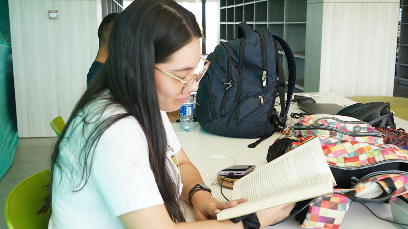 La Encuesta Nacional de Lectura señala que en Valledupar el promedio anual de libros leídos por las personas desde los 5 años es de 4,6, mientras el promedio nacional es de 5,1. Foto: Comunicaciones UNAL Sede de La Paz.