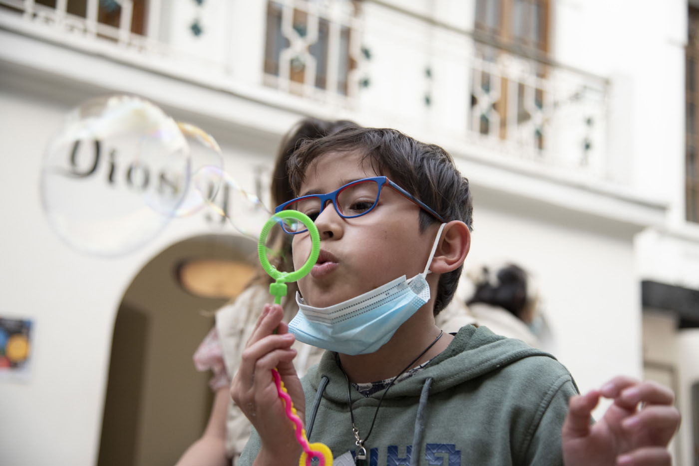 Niños y adultos podrán divertirse a lo grande haciendo burbujas en el Museo de la Ciencia y el Juego. Foto: archivo Unimedios.