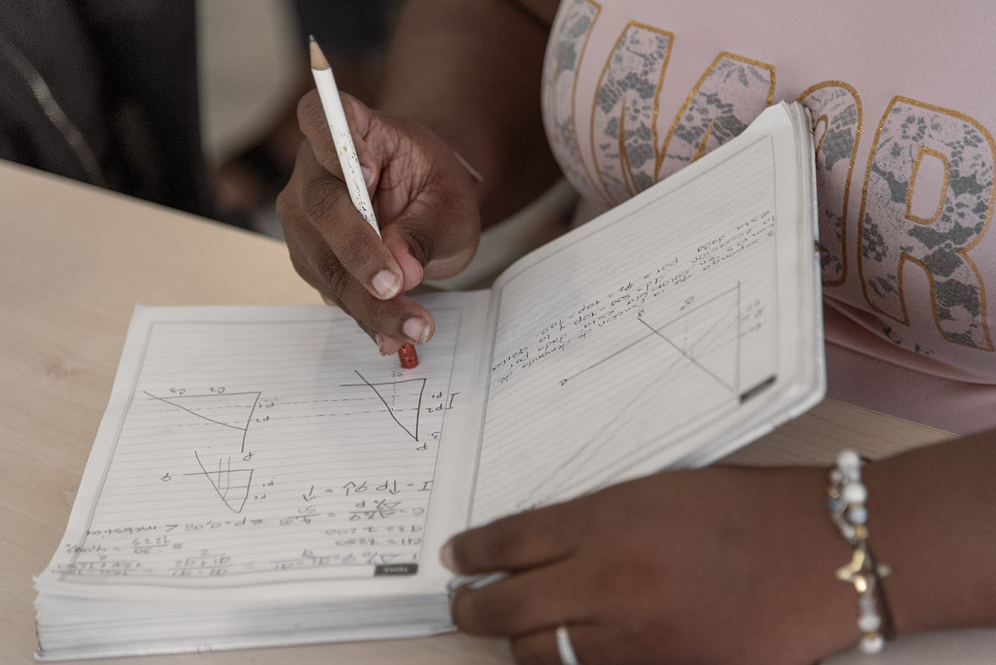 Ante las dificultades de los estudiantes con las matemáticas en todas sus sedes, la UNAL crea la “Red para el desarrollo de la educación matemática”. Foto: Jeimi Villamizar, Unimedios.