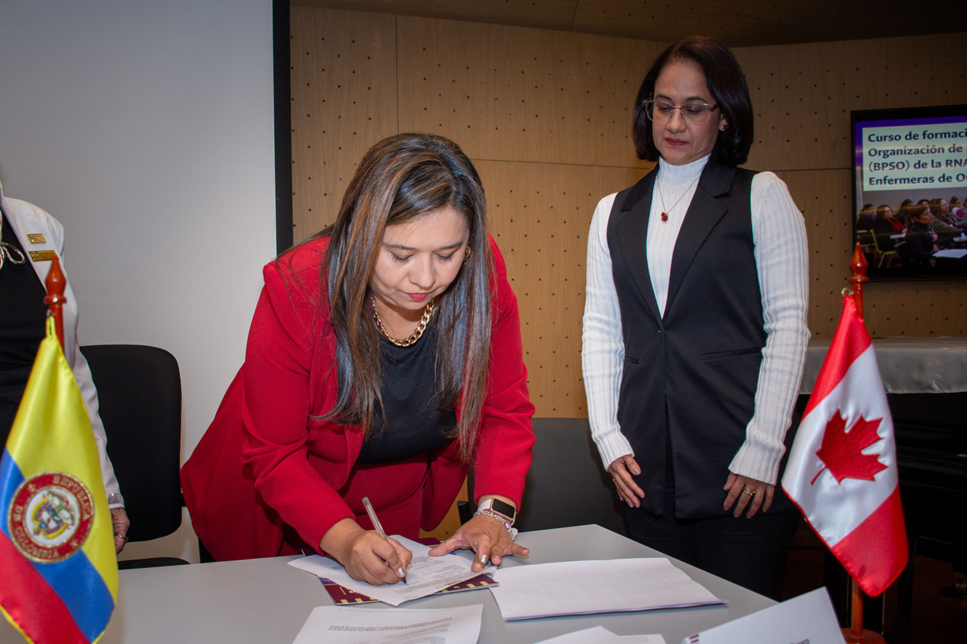 La UNAL firma un convenio con la UNAB para desarrollar un curso en buenas prácticas de enfermería, liderado por la Asociación de Enfermeras de Ontario (Canadá). Fotos: Jeimi Villamizar - Unimedios