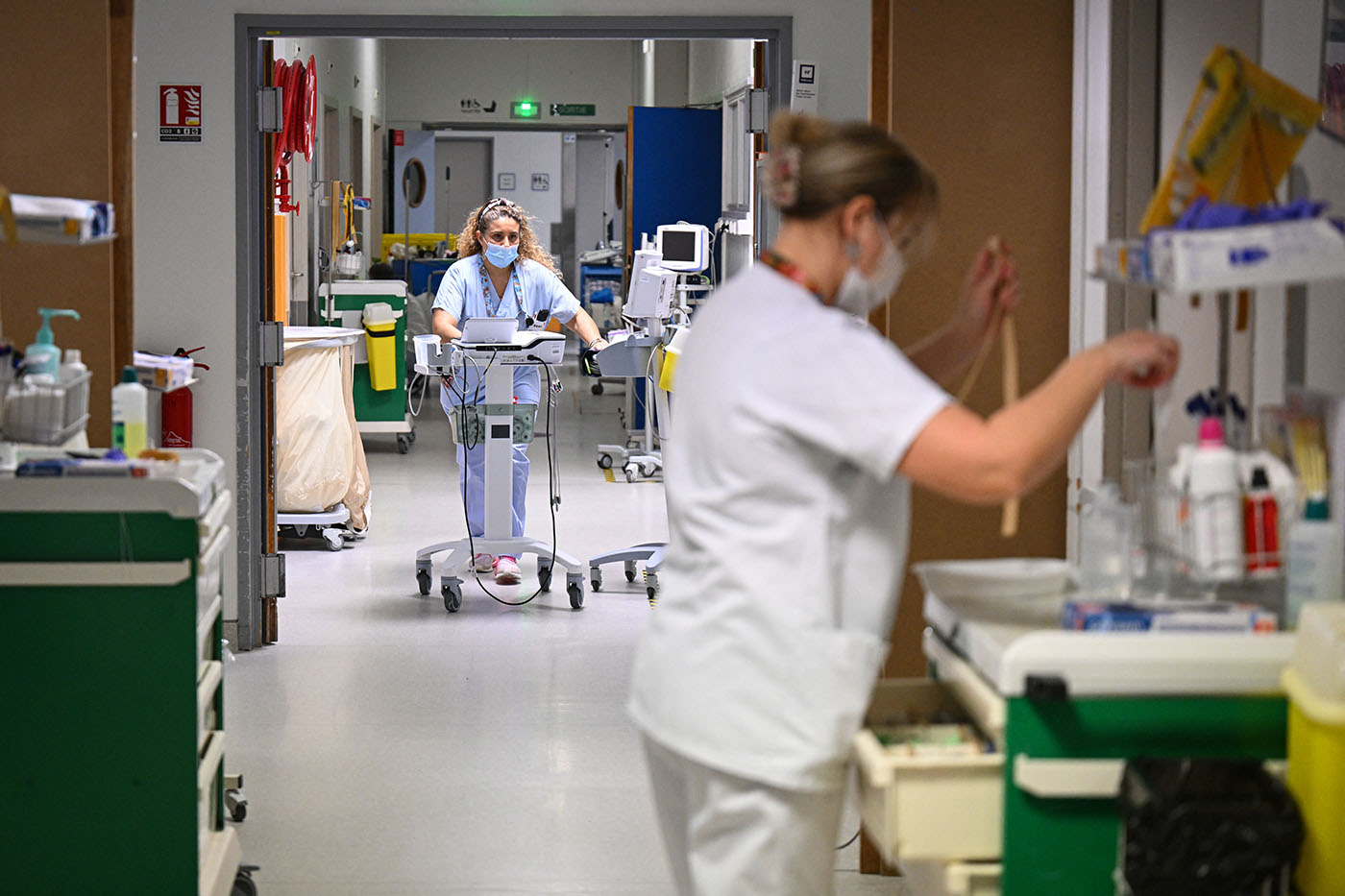 La enfermería es una profesión exigente que puede impactar significativamente en la salud mental y emocional de los profesionales. Foto: Sebastien Bozon/AFP. 