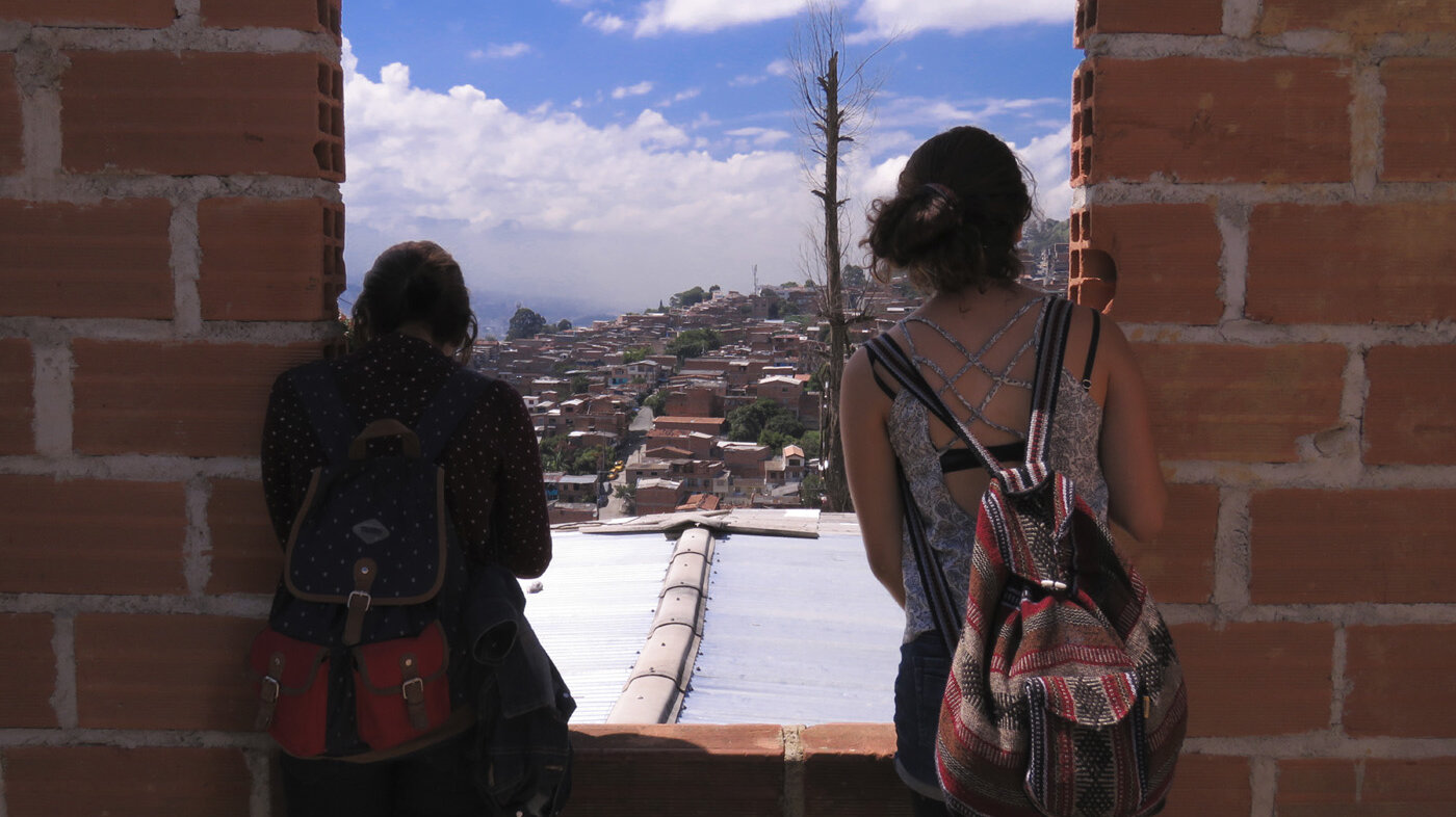 En el norte de Medellín los proyectos inmobiliarios estarían afectando diferencialmente el acceso a vivienda y el tejido social de las mujeres. Foto: Laura Franco, Unimedios Medellín.