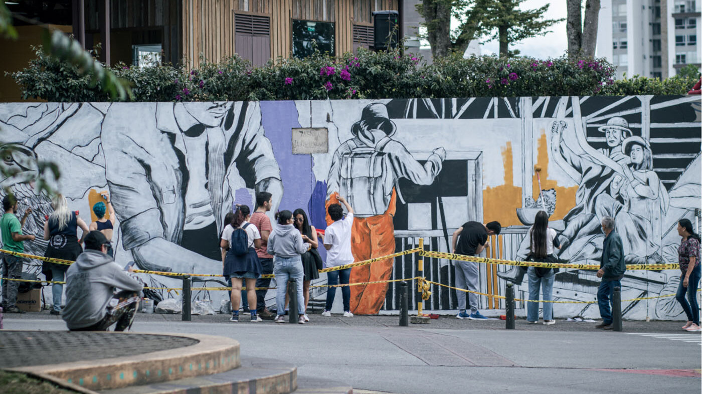 Proceso del mural en el campus El Cable, un lugar patrimonial y emblemático para la historia de la Sede Manizales. Foto: Oficina de Comunicaciones UNAL Manizales.