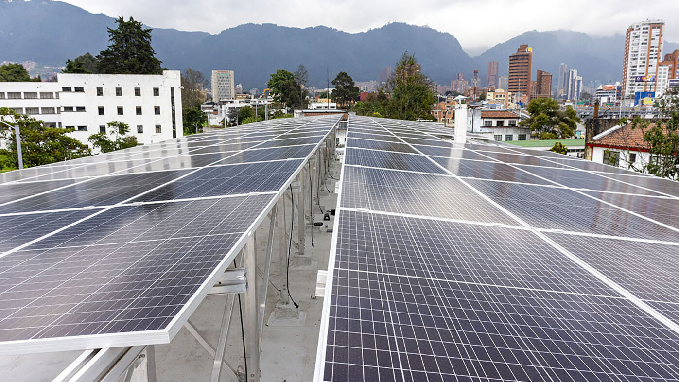 La normativa colombiana penaliza los desfases en el consumo de energía activa y reactiva. Foto: archivo Unimedios.