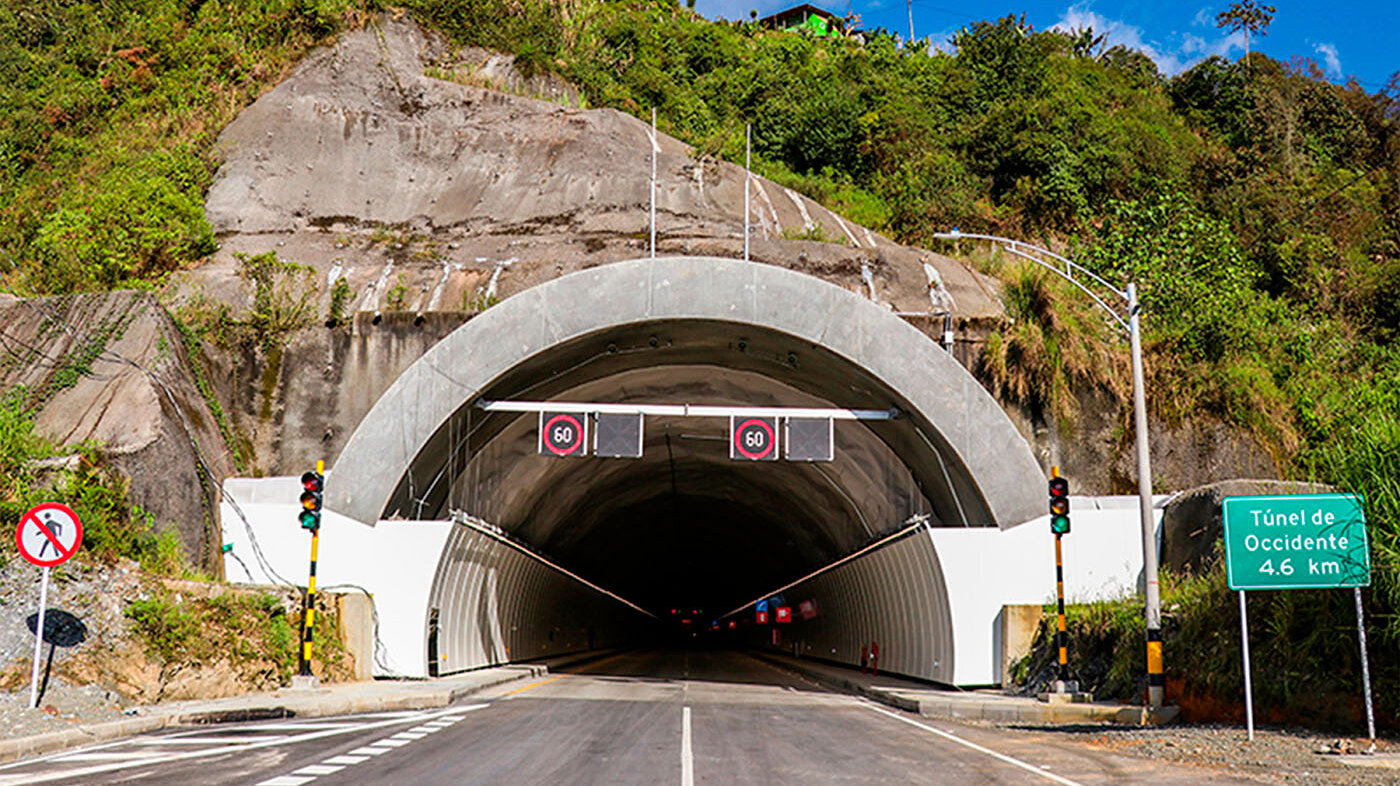 Con una longitud de 4.600 m, el Túnel de Occidente conecta el centro del departamento con la subregión. Foto: Devimar.