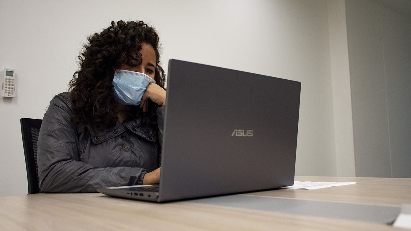 El burnout estudiantil es una serie de síntomas de agotamiento y estrés que se agudizaron durante el encierro por la pandemia de COVID-19. Fotos: Brandon Pinto – Unimedios.