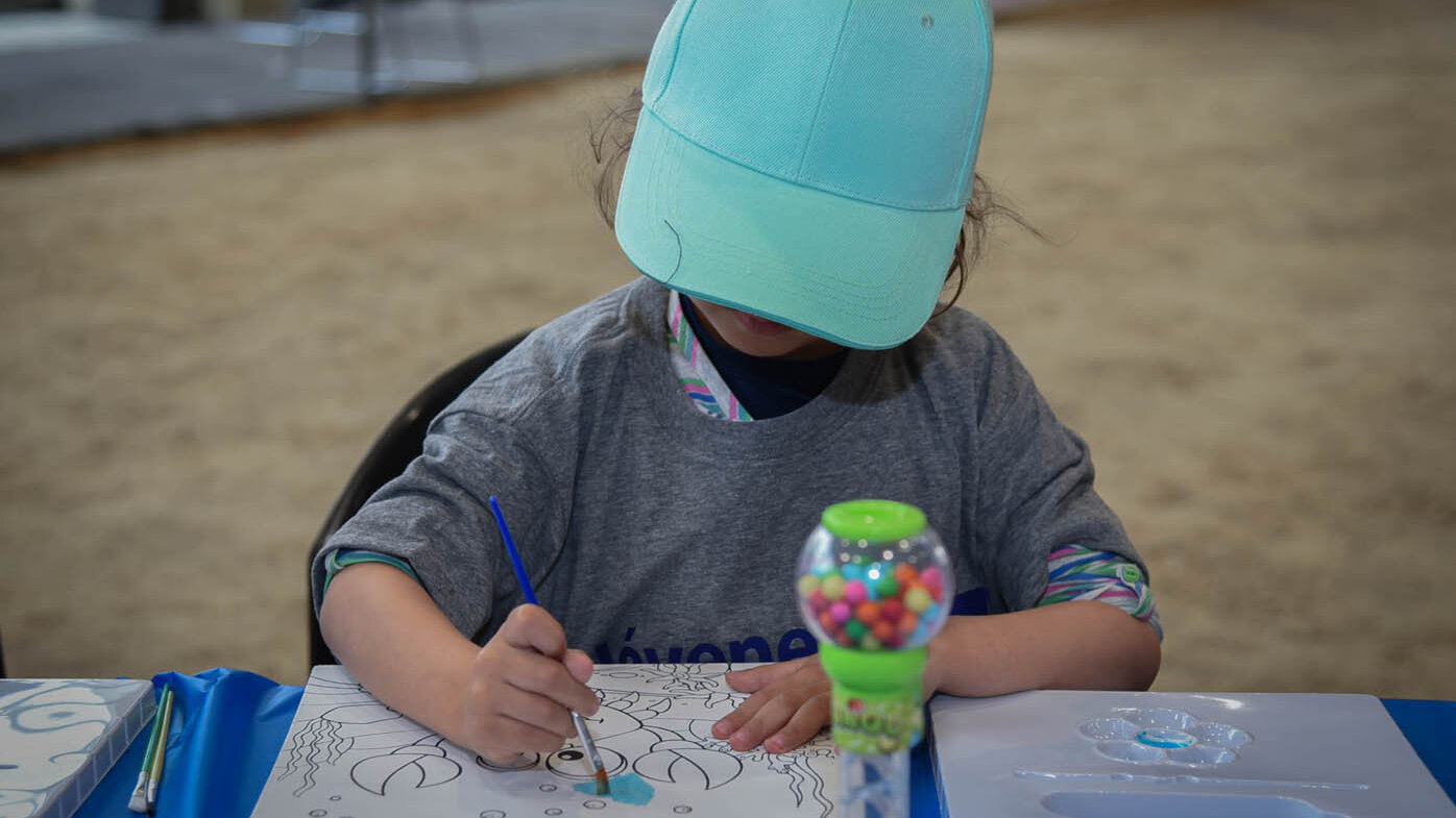 Los niños con estos trastornos pueden tener dificultades para concentrarse y realizar actividades sencillas como pintar. Fotos: archivo Unimedios.