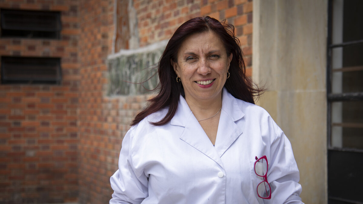 La profesora Coralia Osorio empezó sus estudios de Química en 1988 en la UNAL, donde además cursó maestría y doctorado. Foto: Nicol Torres, Unimedios.