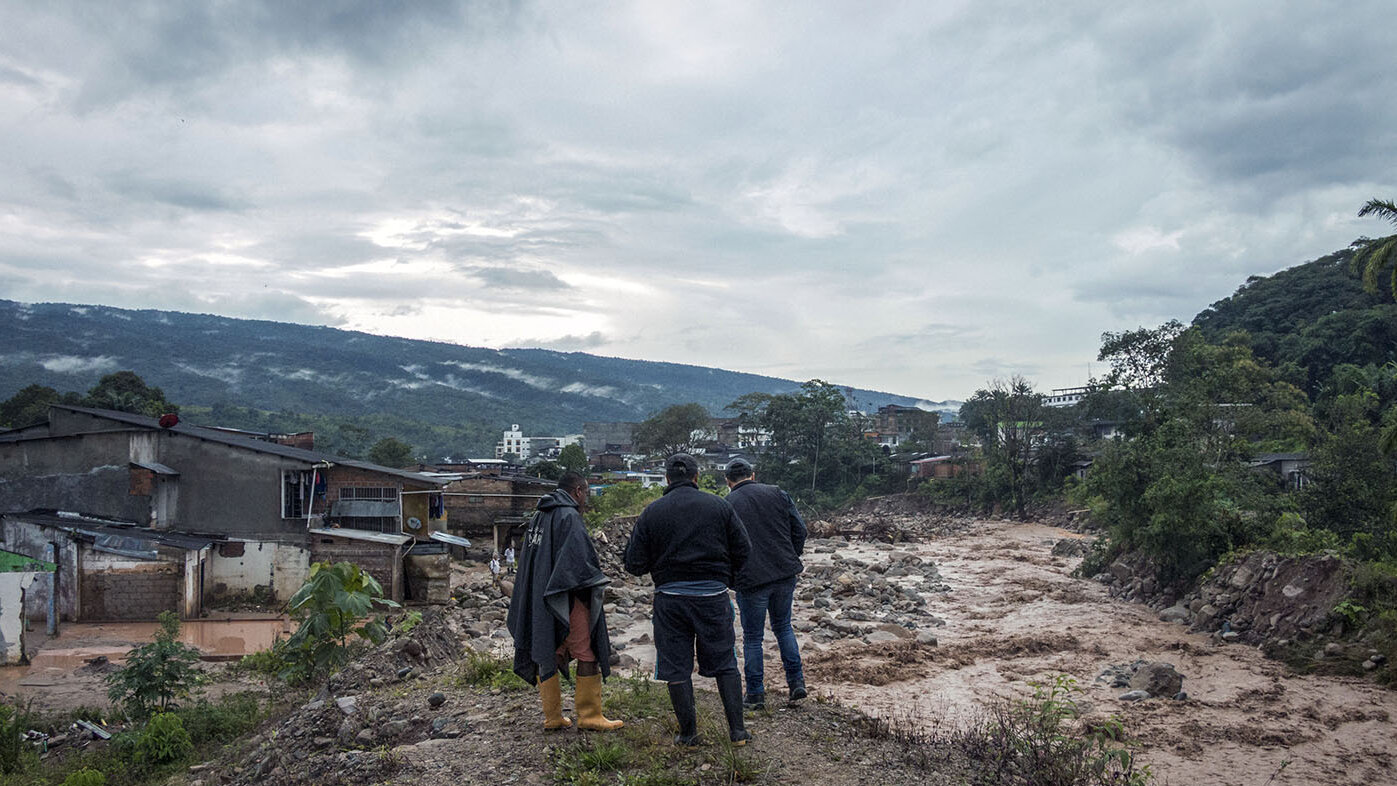 El desastre natural ocurrido en Mocoa en 2017 aún tiene mucho por resolver en cuanto a vivienda, economía y dinámicas sociales. Foto: Juan Pablo Otálvaro – AFP.
