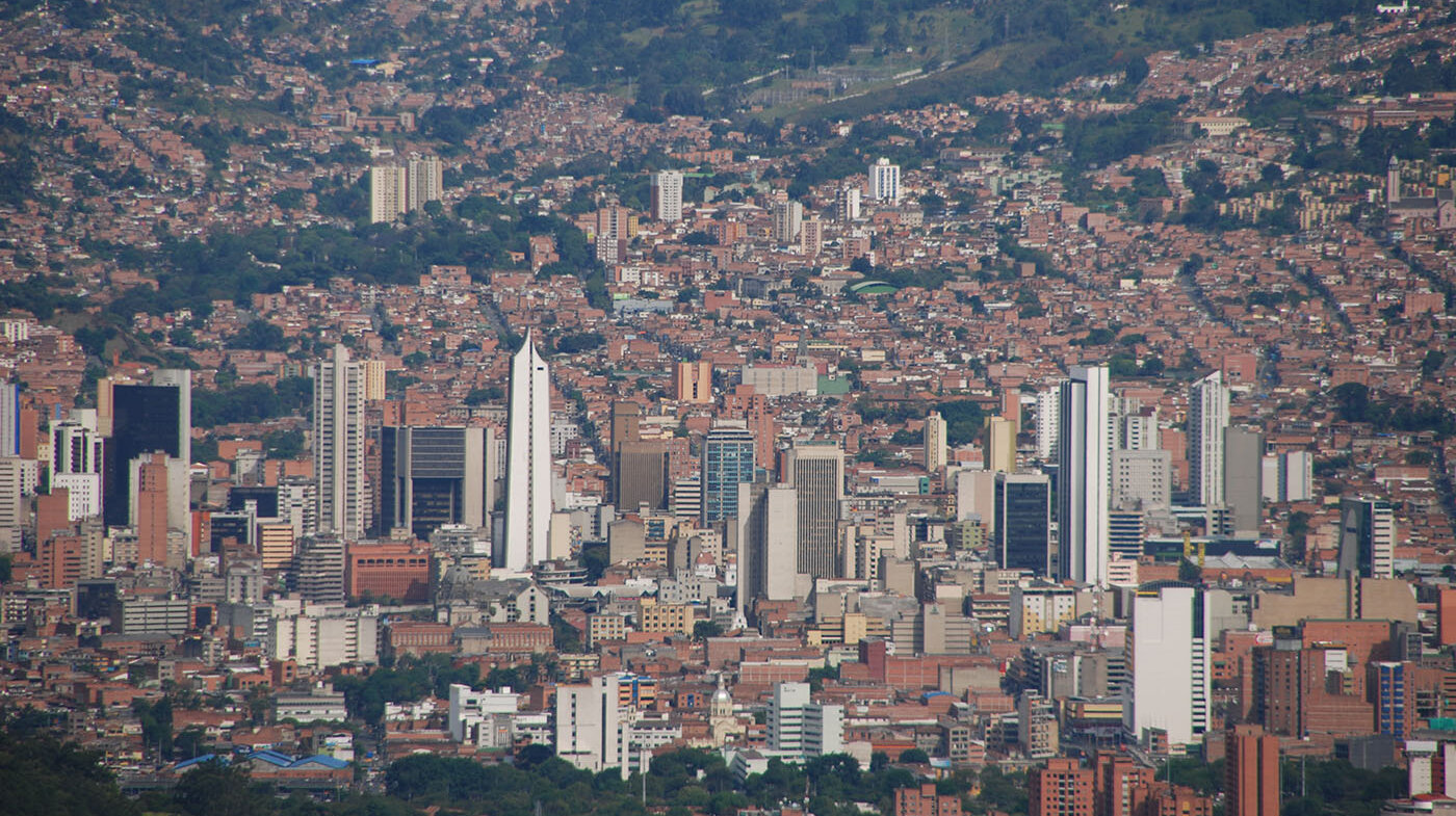 En el Oriente y el Occidente de Antioquia se estaría dando un proceso de metropolización a partir de la producción de vivienda. Foto: archivo Unimedios.