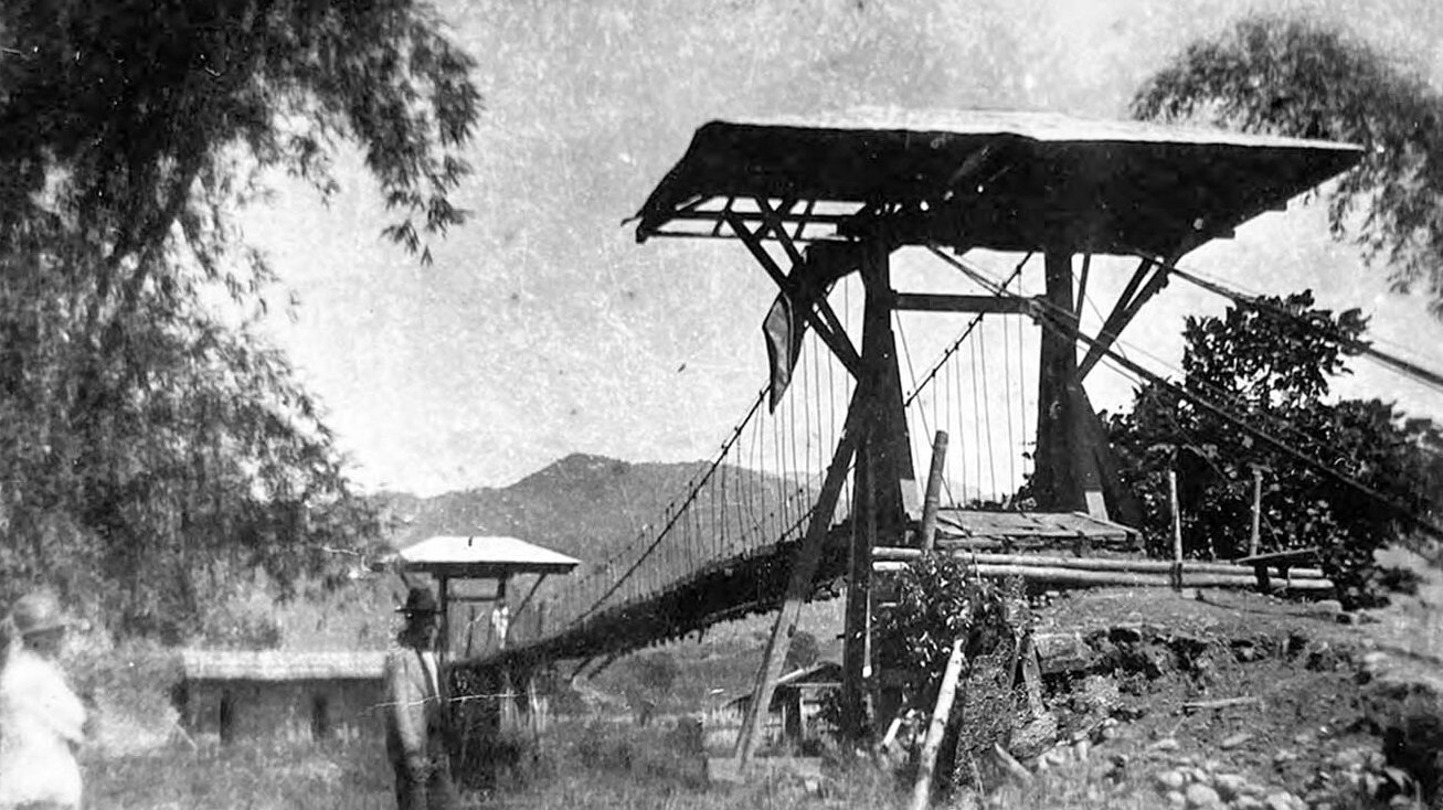 Primer puente colgante entre Asia y Viterbo, en 1928. Fotos: Jorge Díaz, profesor de la UNAL Sede Manizales.