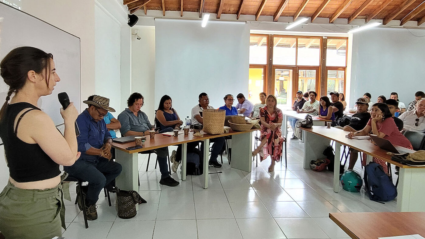 “Al Habla: saberes en diálogo para un desarrollo curricular con pertinencia territorial”, espacio moderado por María José Montoya Durana, de la revista El Malpensante. Fotos: Harrison Calderón. 