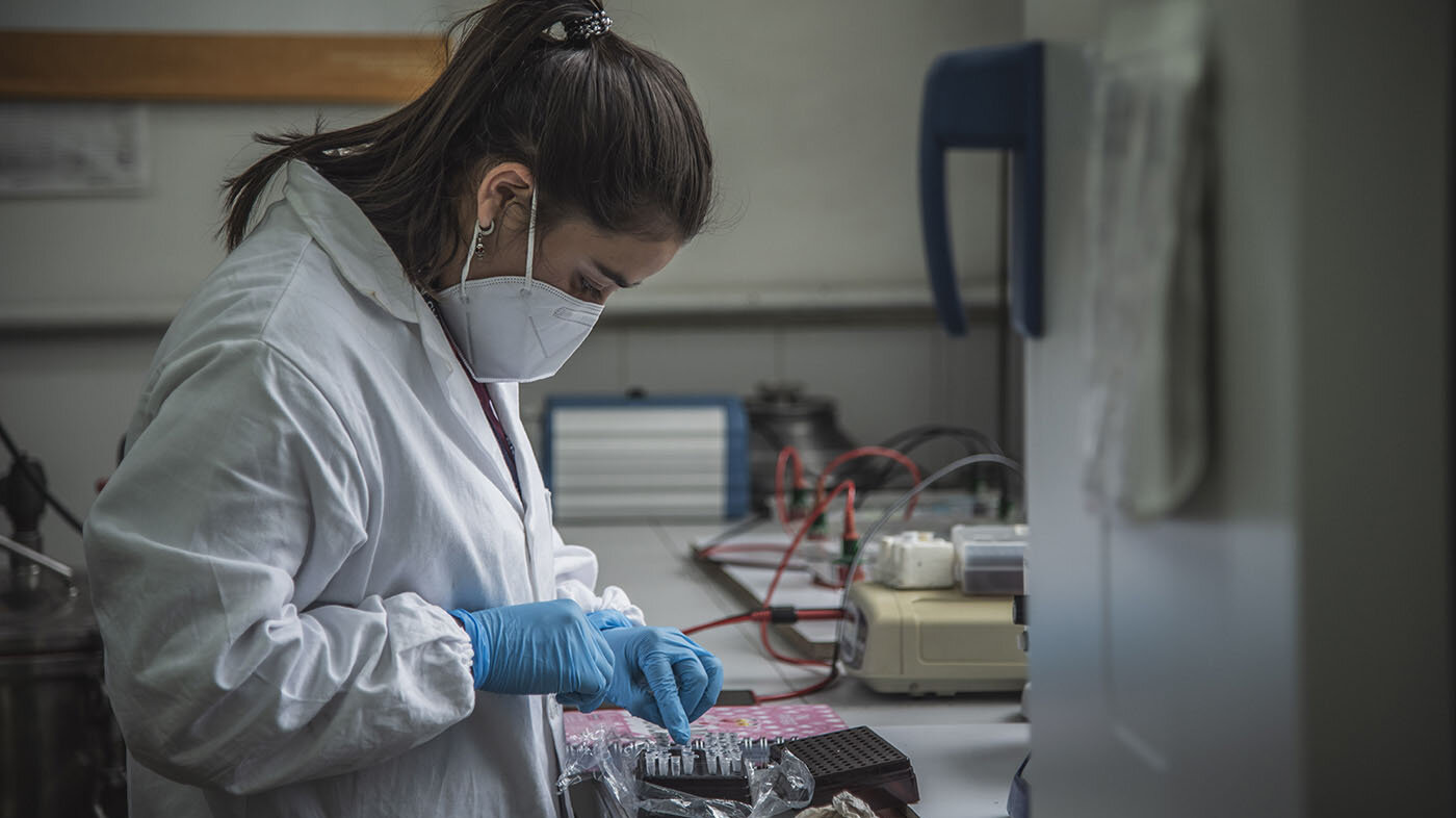 Las ciencias farmacéuticas aportan al descubrimiento de nuevos medicamentos naturales. Foto: Jeimi Villamizar, Unimedios.