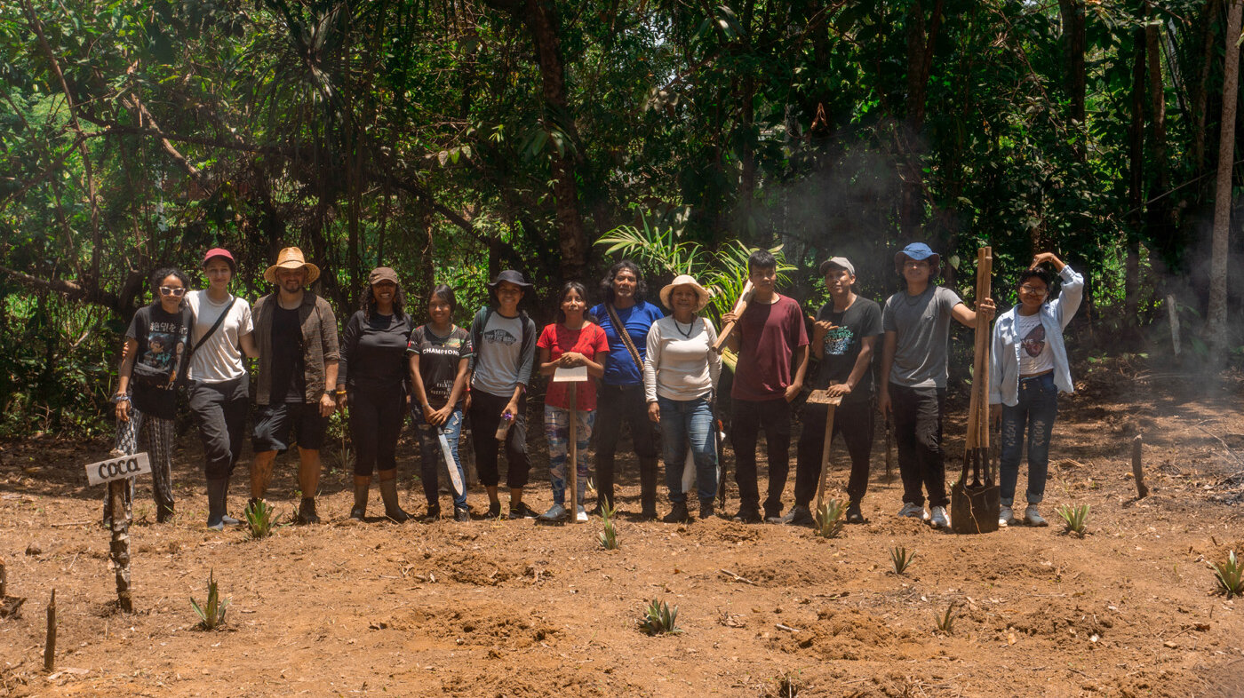 Estudiantes del PAET de la UNAL Sede Amazonia participan en el proyecto de construcción participativa y cuidado de la vida. Fotos: Mariana Zárate Trujillo, profesora UNAL Sede Amazonia.