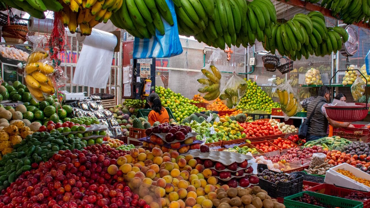 Con técnicas amigables con el medioambiente, la UNAL y la Secretaría de Salud de Valle del Cauca reducirán desperdicio de alimentos en las plazas de mercado. Foto: archivo Unimedios.