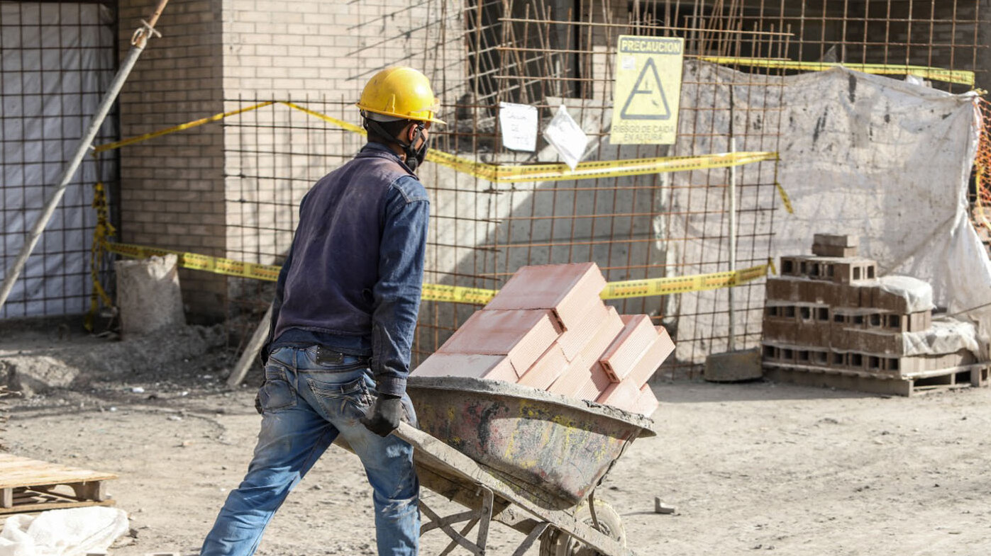 Aunque los muros de mampostería suelen reforzarse con malla electrosoldada, esta es costosa y genera impacto ambiental por la cantidad de energía requerida para fabricarla. Foto: Jeimi Villamizar, Unimedios.