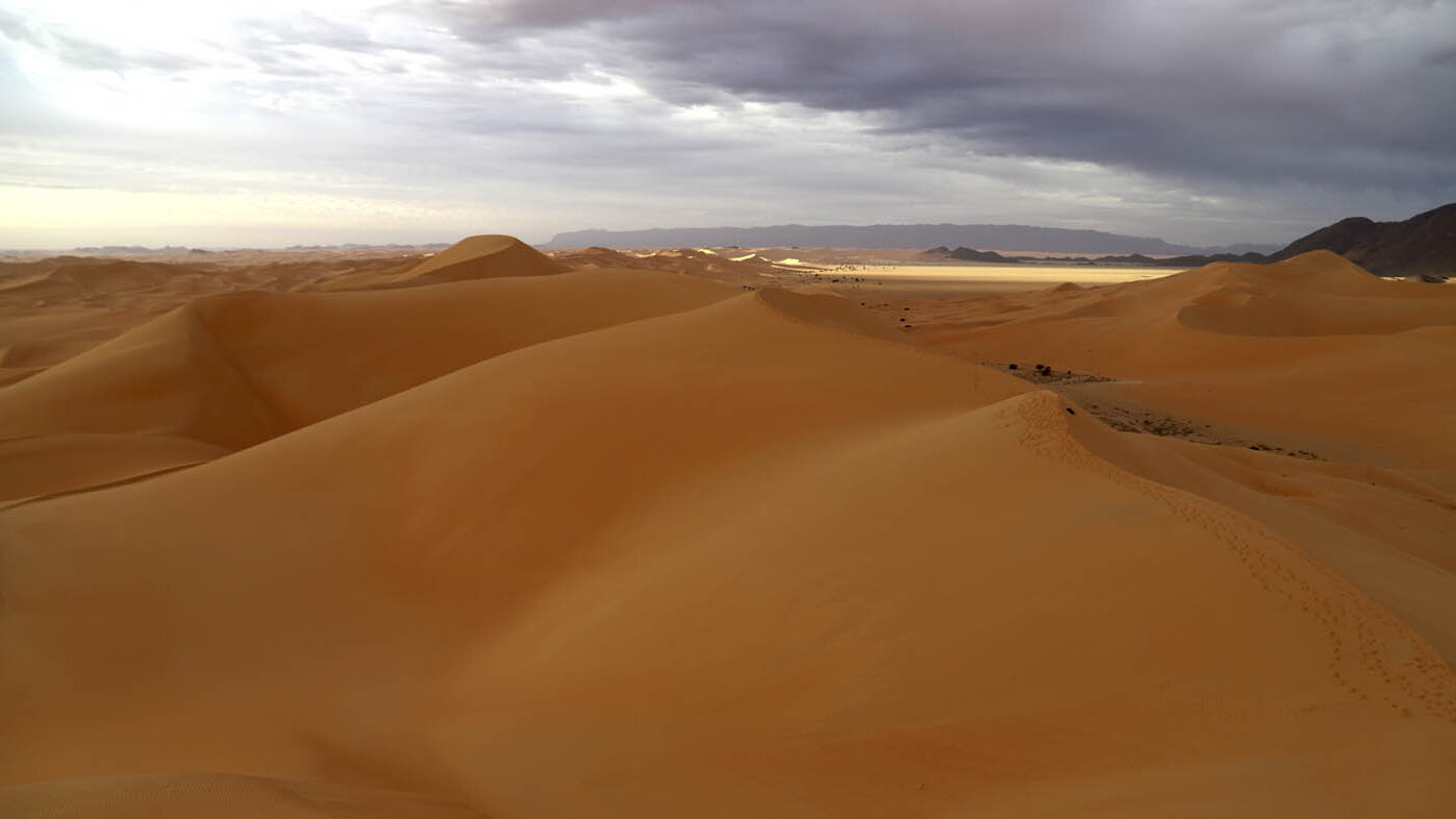 Determinar los tiempos en que el polvo del Sahara llega a ciertas zonas del país ayudaría a estudiar su impacto en la calidad del aire. Foto: Souleymane Ag Anara / AFP.
