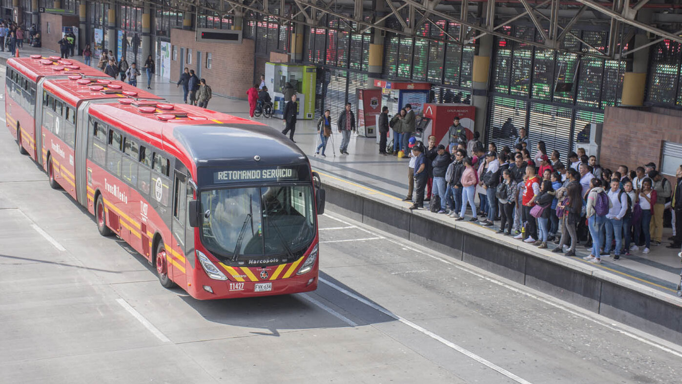 Usuarios de seis sistemas de transporte masivo señalaron la seguridad y la comunicación como aspectos claves a mejorar en TransMilenio, Transmetro, Metrolínea, Megabús, Metroplús y Transcaribe. Fotos: Brandon Pinto - Unimedios