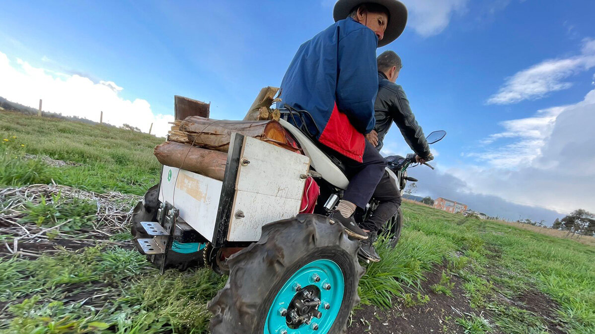 Estos mototractores les ahorrarían tiempo y esfuerzo físico a los pequeños agricultores colombianos. Foto: Cristhian Perdigón