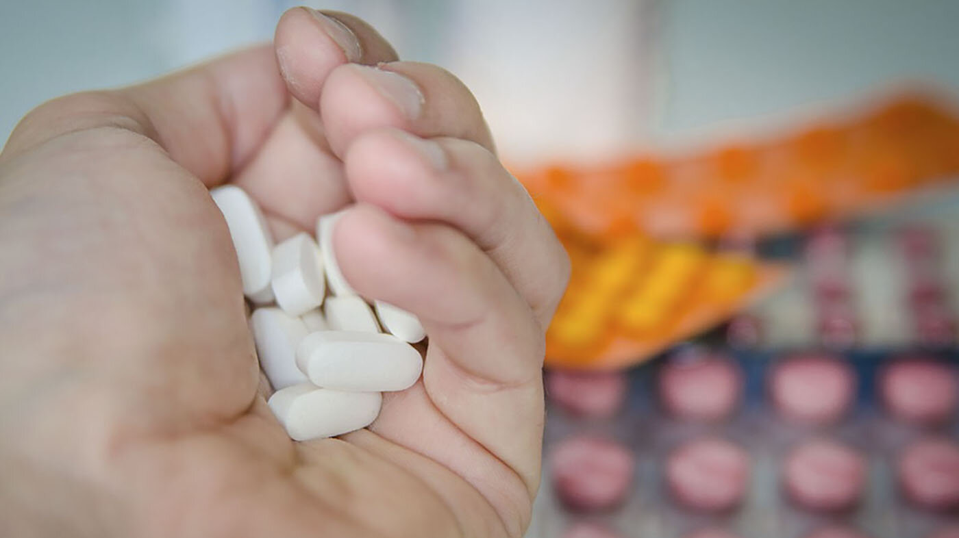 Los medicamentos antiinflamatorios no esteroides (AINE), como el ibuprofeno, sirven para aliviar el dolor y la inflamación. Foto: archivo Unimedios.