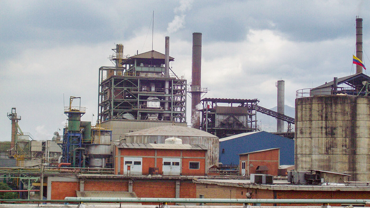 Estudio en caldera de producción de papel en Yumbo revela oportunidades de aprovechamiento de los vapores y gases de combustión emitidos por las calderas industriales. Fotos: José Luis Molano, magíster en Ingeniería Ambiental.