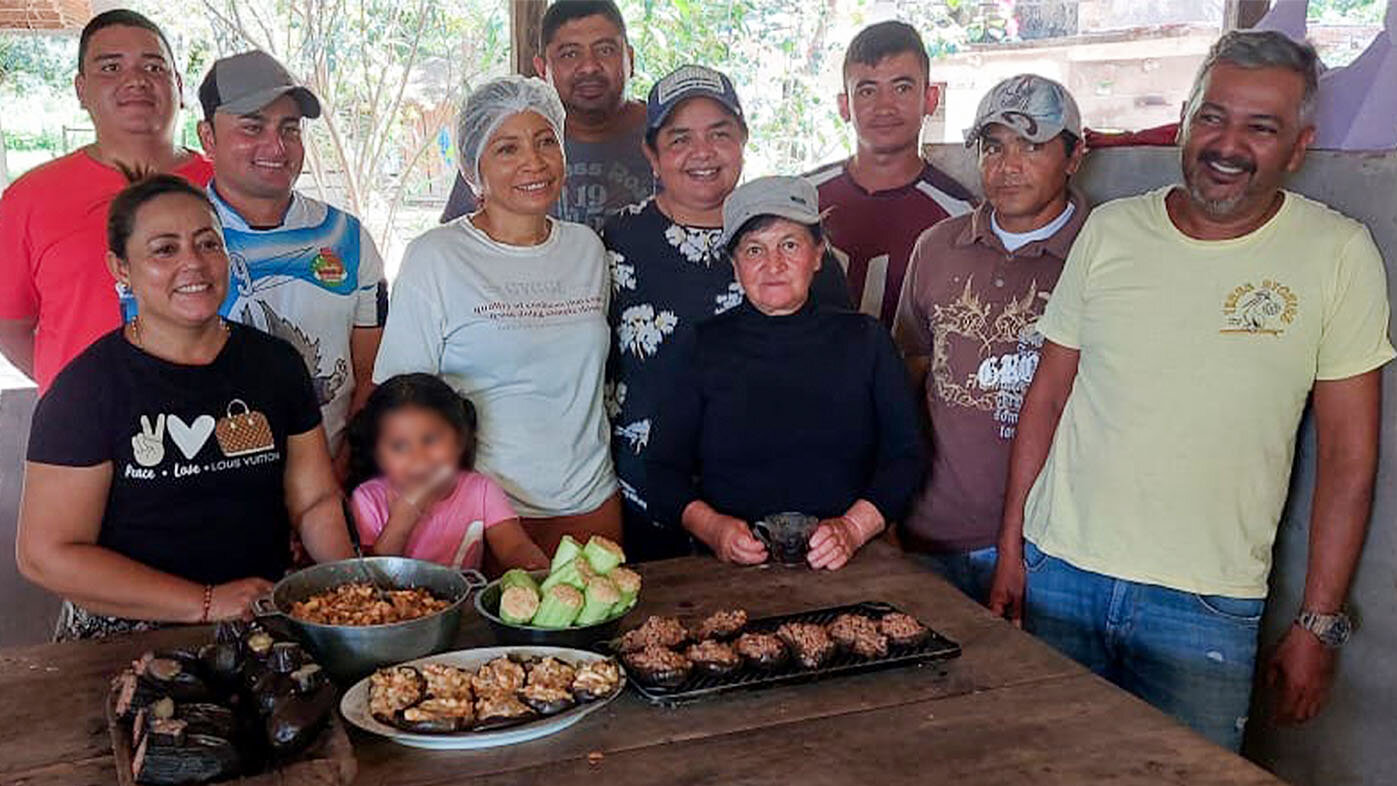 Con los talleres de cocina se busca brindarles herramientas a las víctimas del conflicto armado en Bocas del Ele. Foto: Oficina de Relaciones Internacionales UNAL Sede Orinoquia.