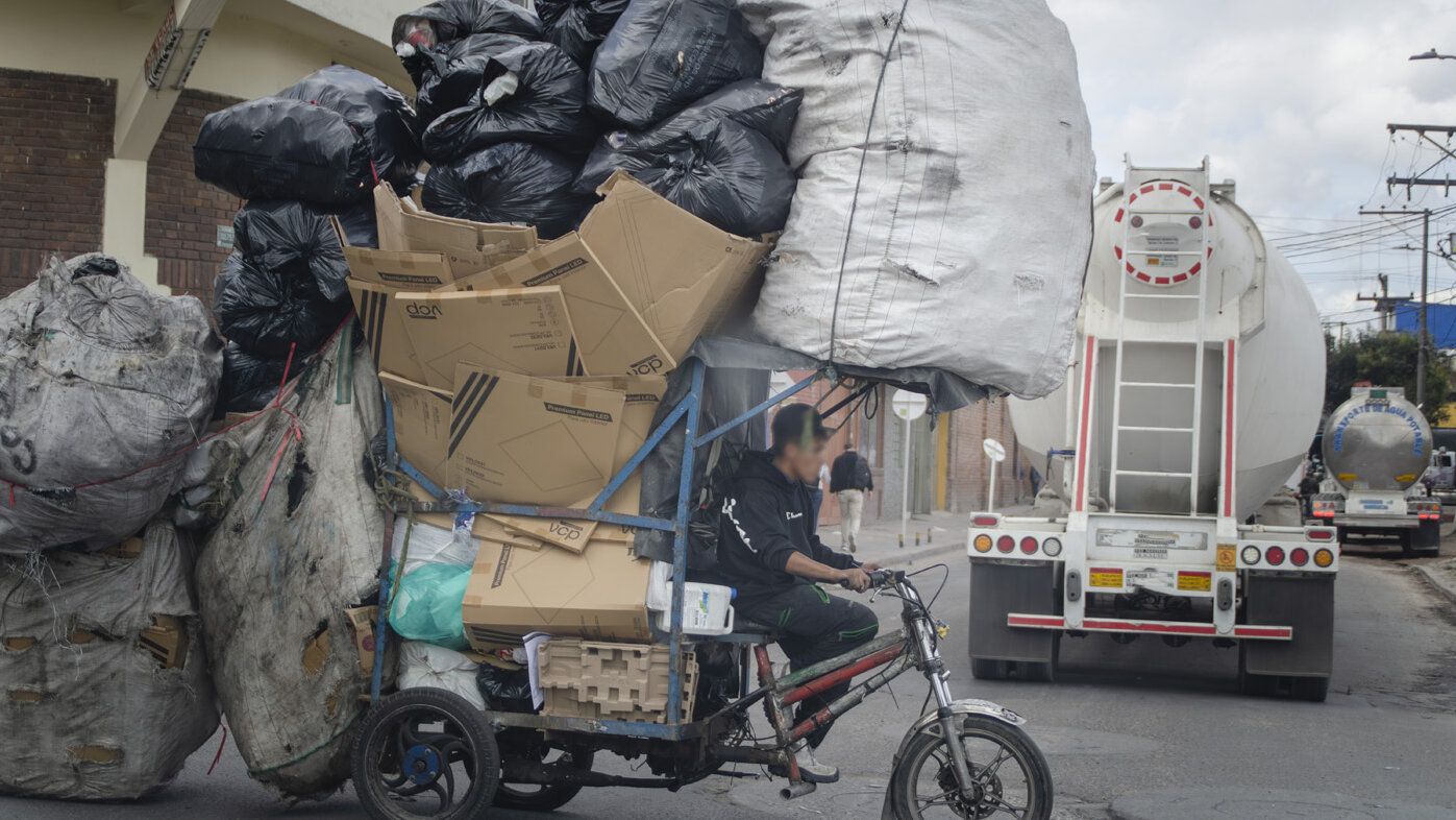 Solo el 10 % de los recicladores de Bogotá tienen vivienda propia, la mayoría de las cuales están en condiciones precarias. Foto: María Fernanda Londoño, Unimedios.