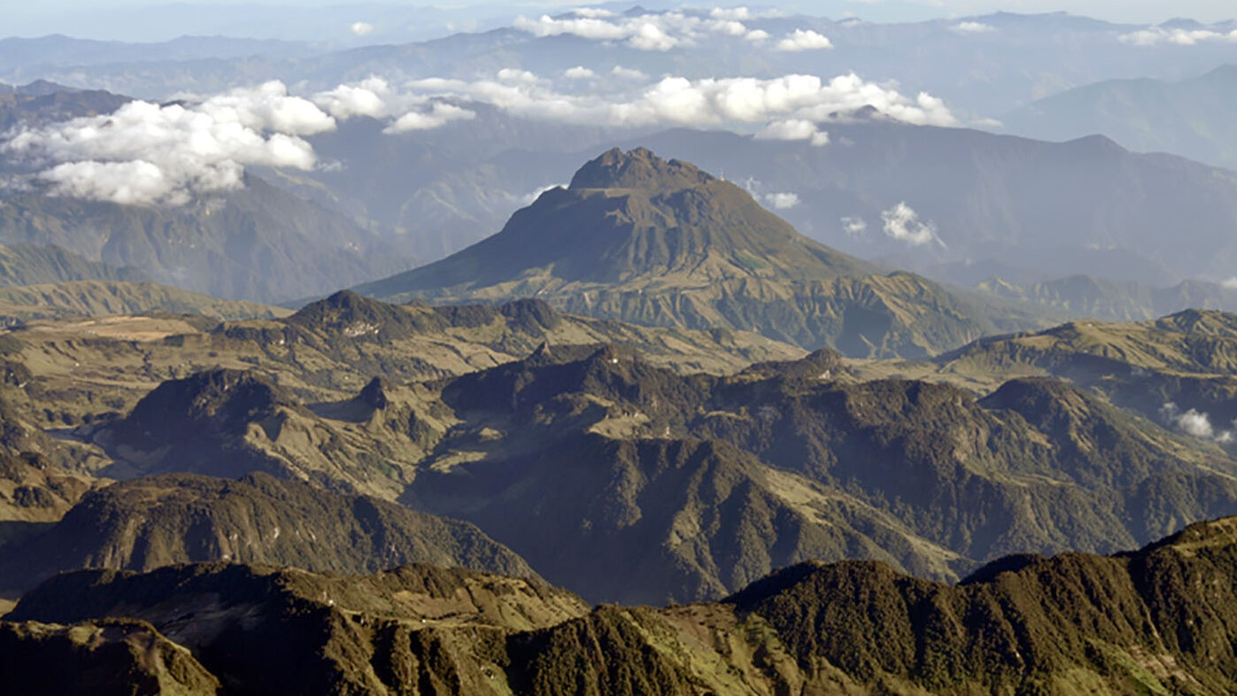 Desde el pasado 20 de mayo se encendieron las alarmas en la ladera del volcán Cerro Bravo por el reporte de emisión de gases y altas temperaturas. Foto: Servicio Geológico Colombiano.