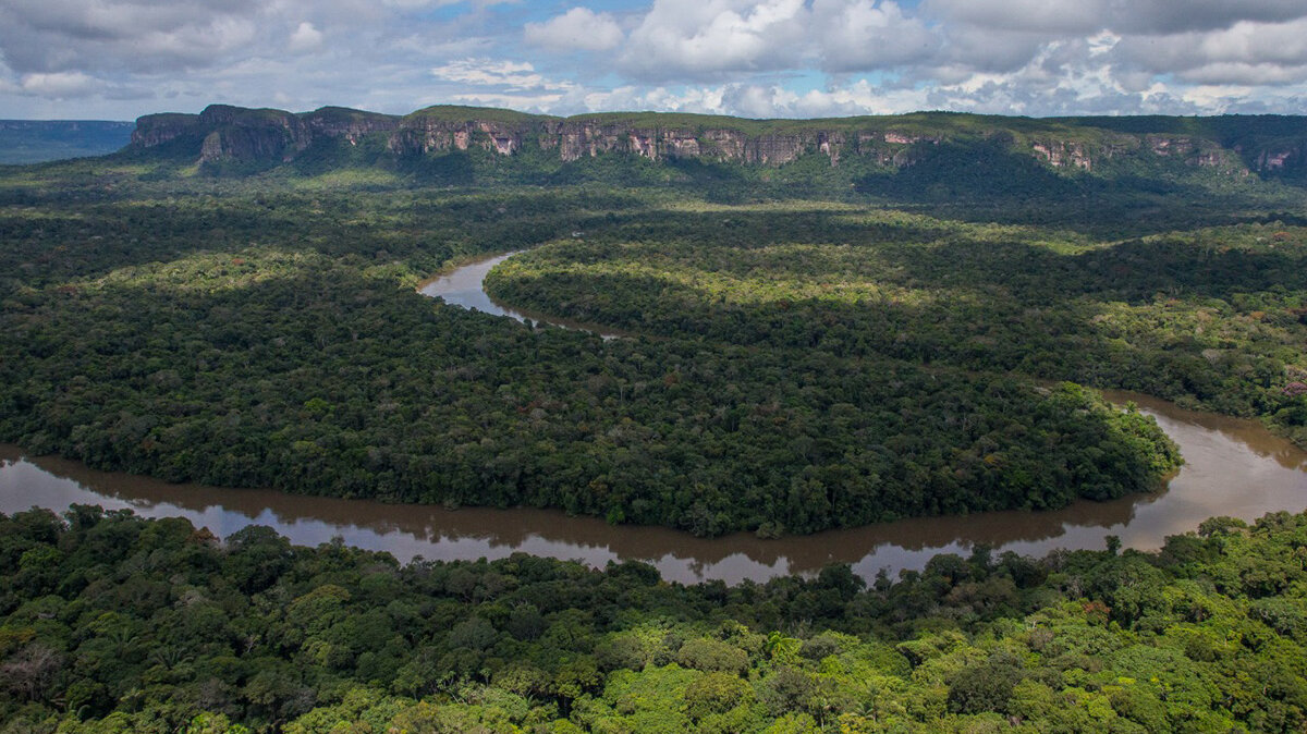 El proyecto estudia la historia geológica del “cinturón” que divide los ríos del Amazonas y el Orinoco. Foto: Parques Nacionales Naturales.