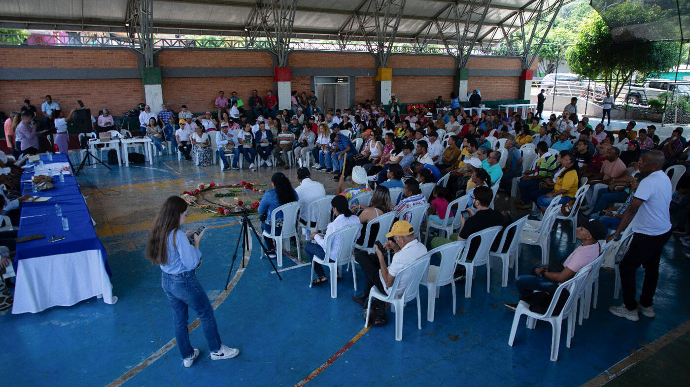 Con presencia de comunidades, representantes del gobierno, ONG y academia se realizó la audiencia pública “El Perijá conversa”. Foto: Angie Carolina Navarro Rubio, estudiante UNAL Sede de La Paz.