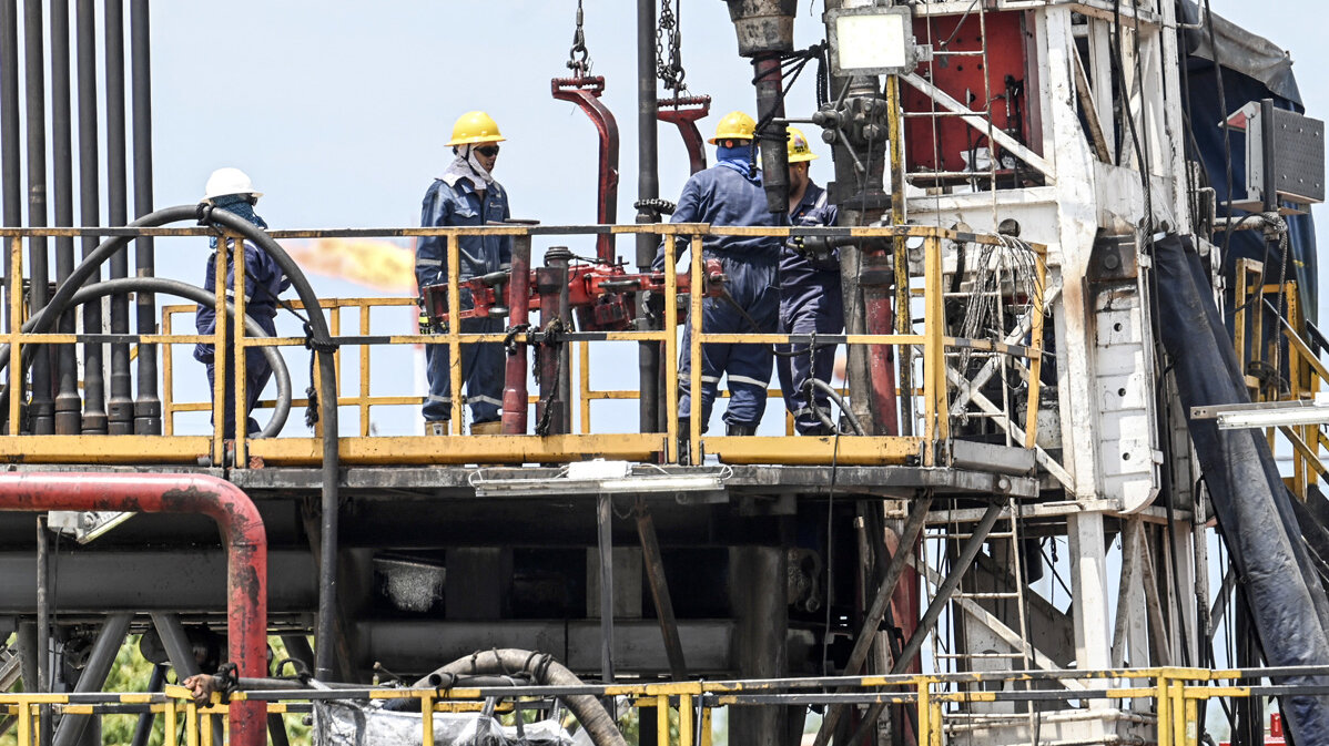 El petróleo es uno de los principales productos de exportación de Colombia. Foto: Juan Barreto / AFP.