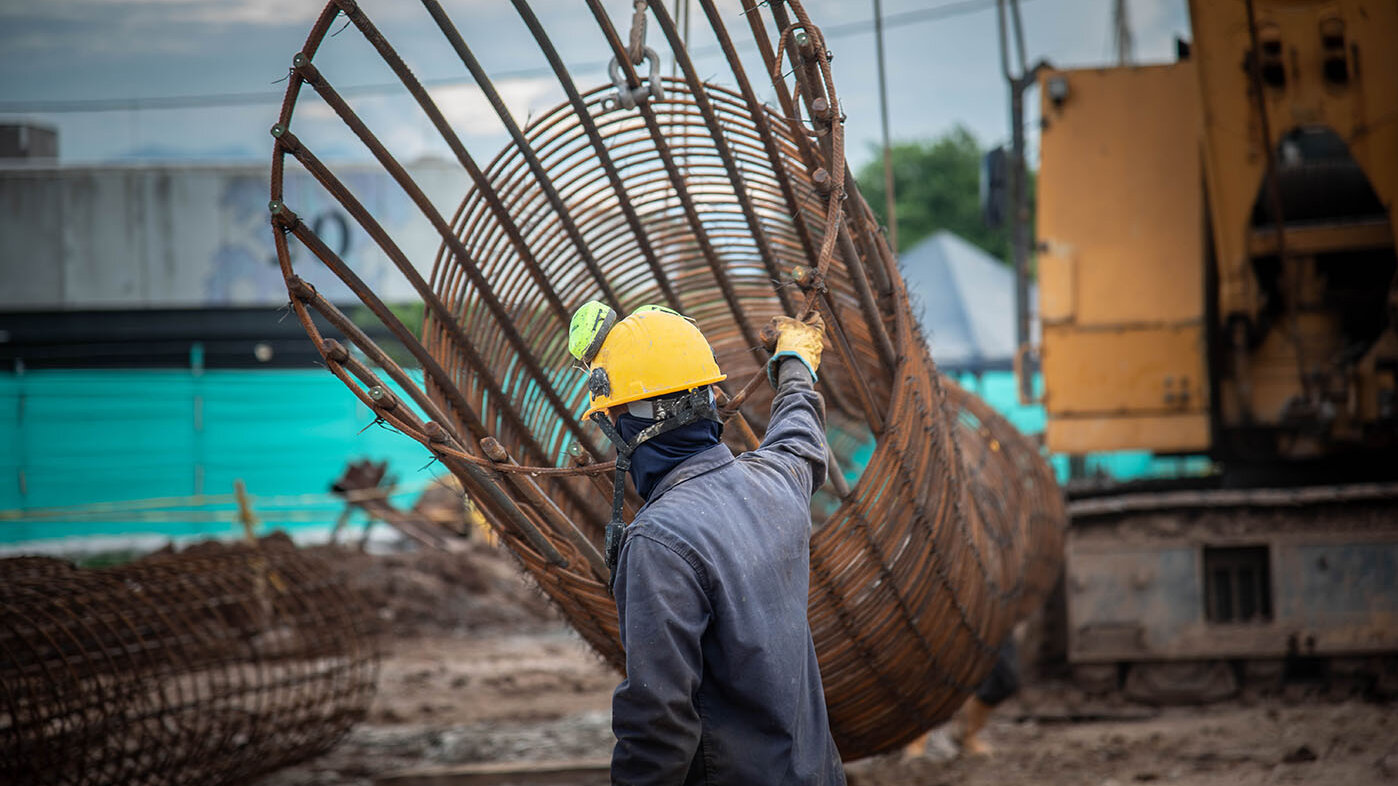 Las emisiones de dióxido de carbono son un problema que también está presente en la industria de la construcción. Foto: Jeimi Villamizar, Unimedios.