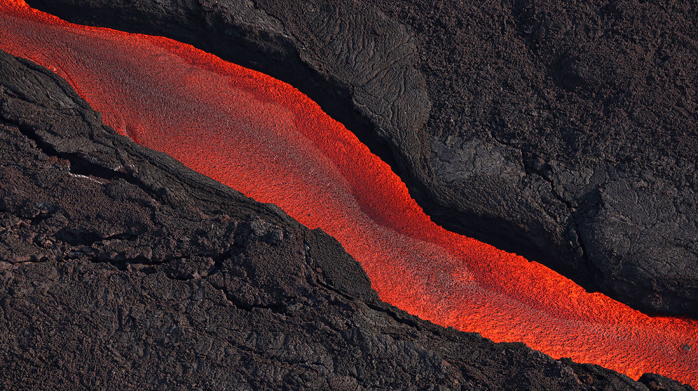Según el Ministerio Minas y Energía, la incandescencia de la roca en Cerro Bravo no es fruto de lava volcánica. Foto: Justin Sullivan Getty Images North America Getty Images vía AFP.