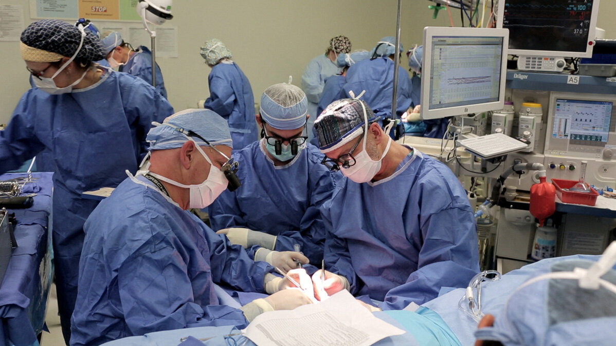 La cirugía multinivel se da en un porcentaje alto de los pacientes con parálisis cerebral que tienen capacidad de marcha. CHOP / AFP