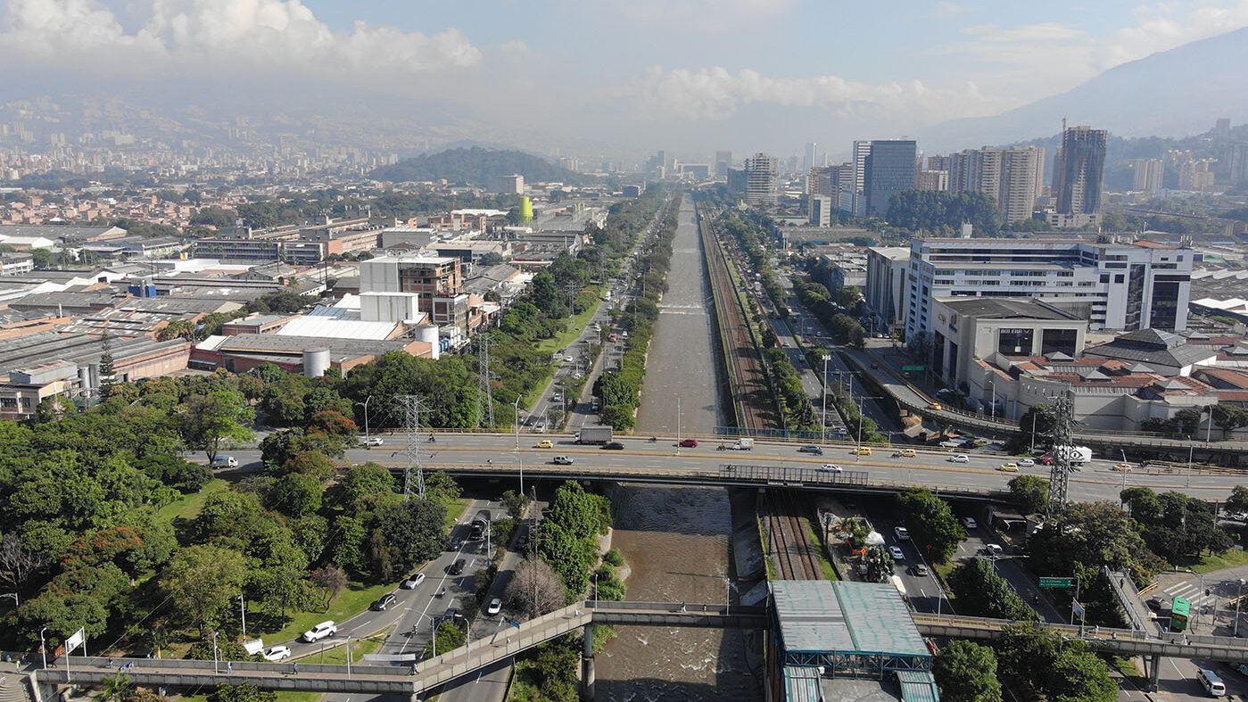 El río Aburrá atraviesa de sur a norte 10 municipios de Medellín. Foto: Área Metropolitana del Valle de Aburrá.