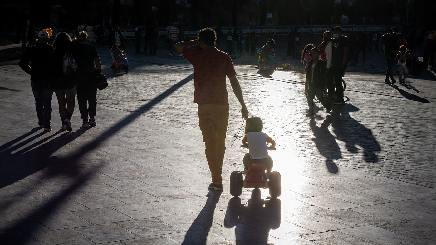 La intervención relacional basada en el apego (IRBA) busca mejorar las relaciones entre cuidadores y niños. Foto: Jeimi Villamizar, Unimedios.