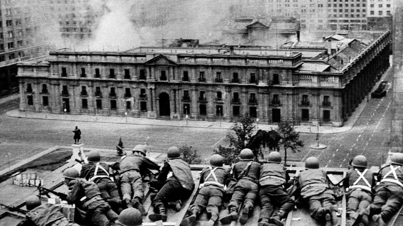 El golpe militar de 1973 en Chile fue un evento en el que el Ejército liderado por el general Augusto Pinochet derrocó al gobierno de Salvador Allende. Foto: AFP.