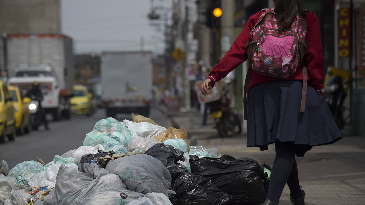 El mal manejo de los residuos sólidos domésticos incide en la actual crisis ecológica. Foto: Raúl Arboleda, AFP.