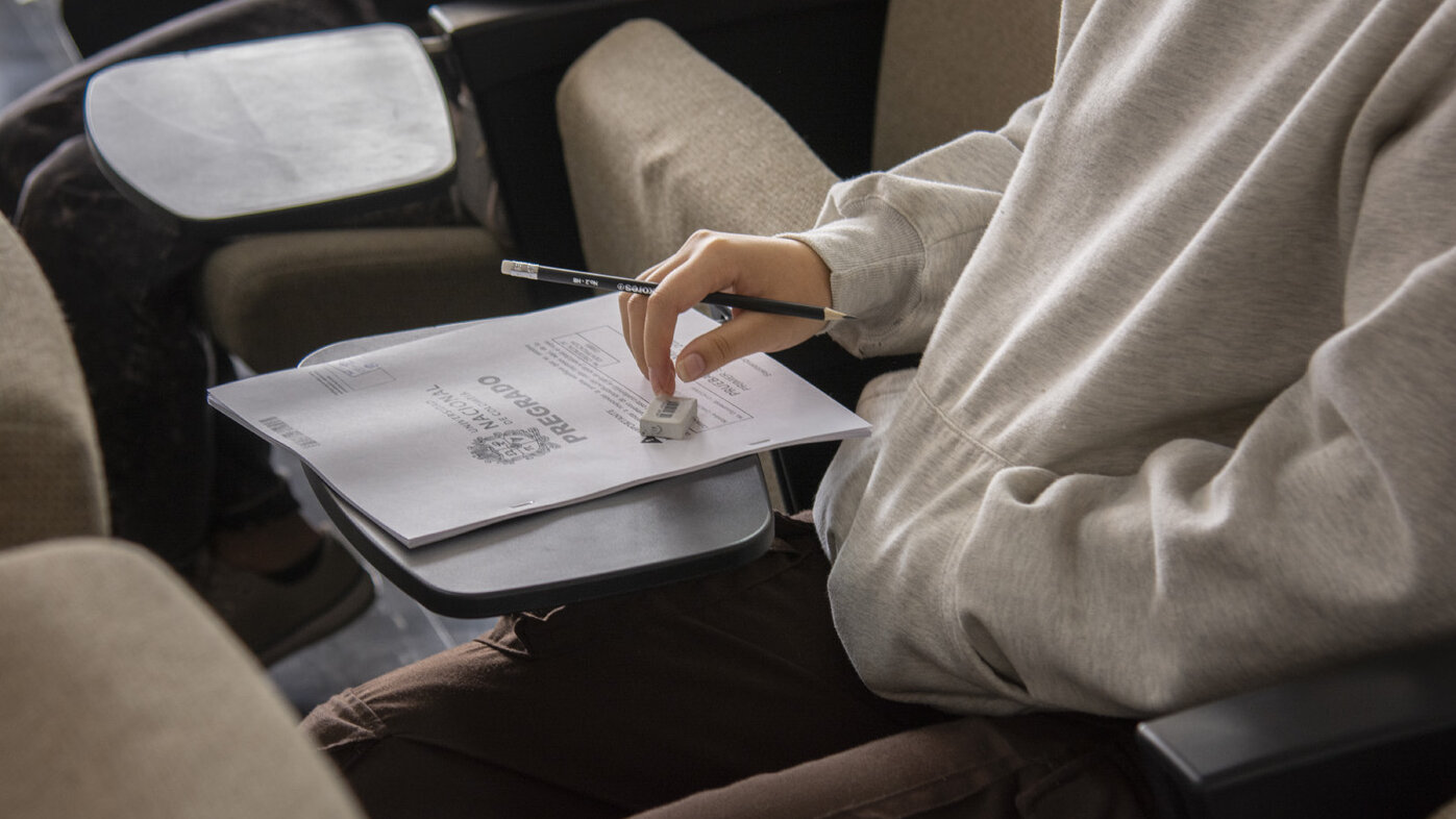 El examen está compuesto por 120 preguntas que se deben responder en máximo 3 horas y media. Foto: Nicol Torres, Unimedios.