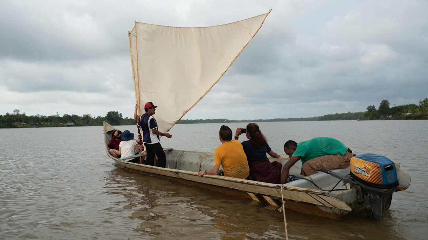 Salida de campo por el río Guapi en la que probaron la vela y el soporte de vela de la lancha. Fotos: proyecto Econavipesca.