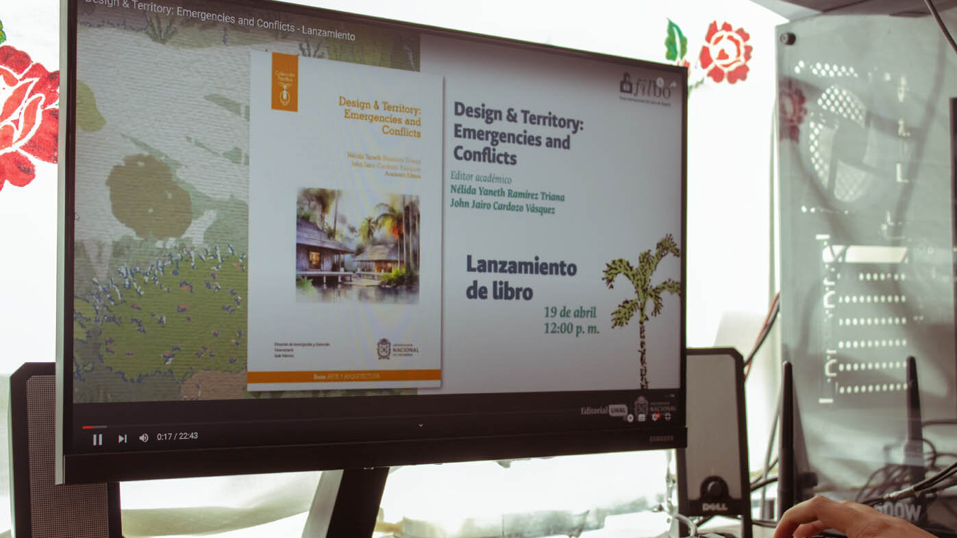 El libro Design & Territory: Emergencies and Conflicts se presentó en la FILBo. Foto: Nicol Torres, Unimedios.