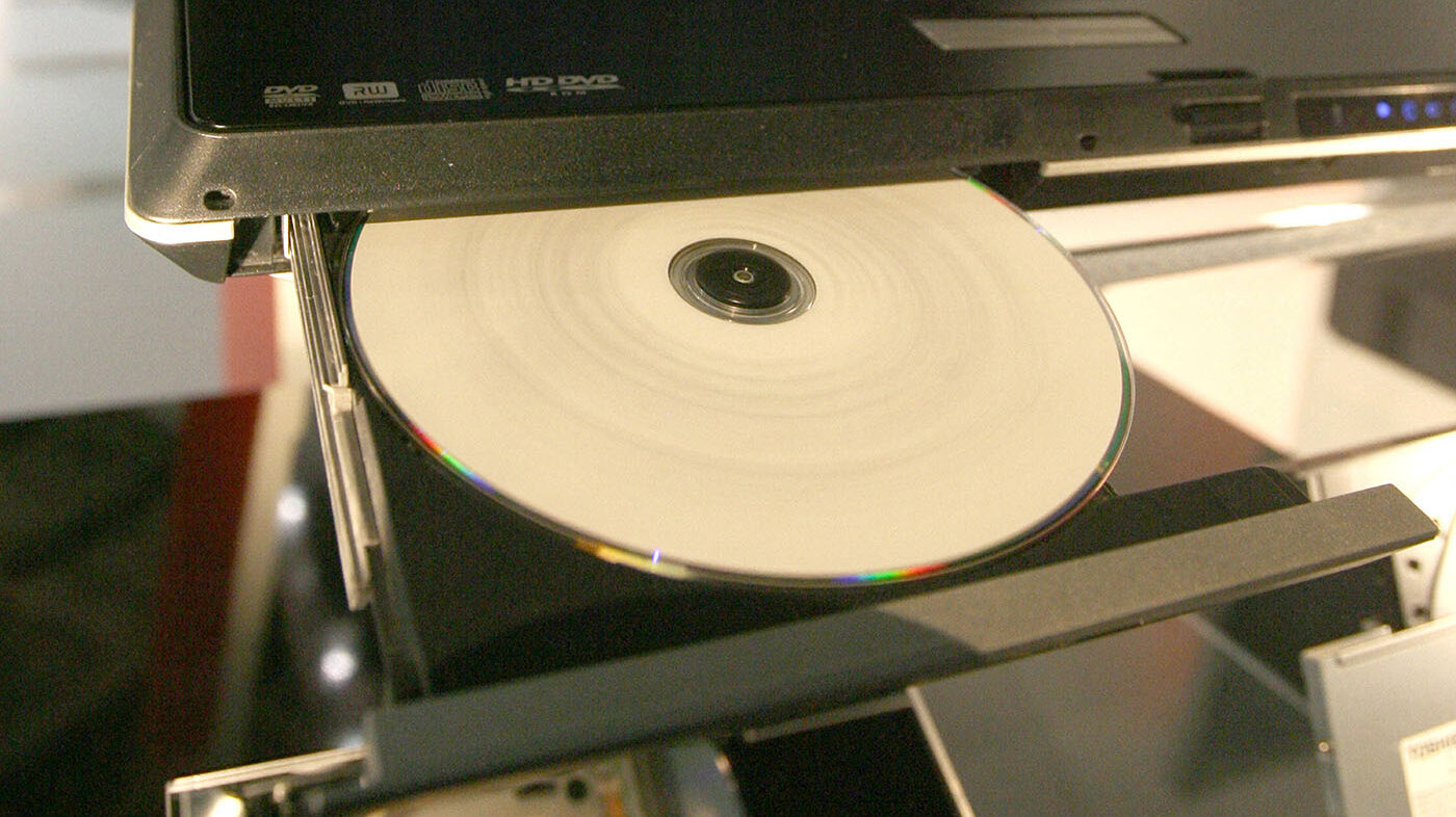 Un láser como el que se usa en reproductores de CD serviría en la microscopía holográfica digital sin lentes. Foto: John Macdougall / AFP.