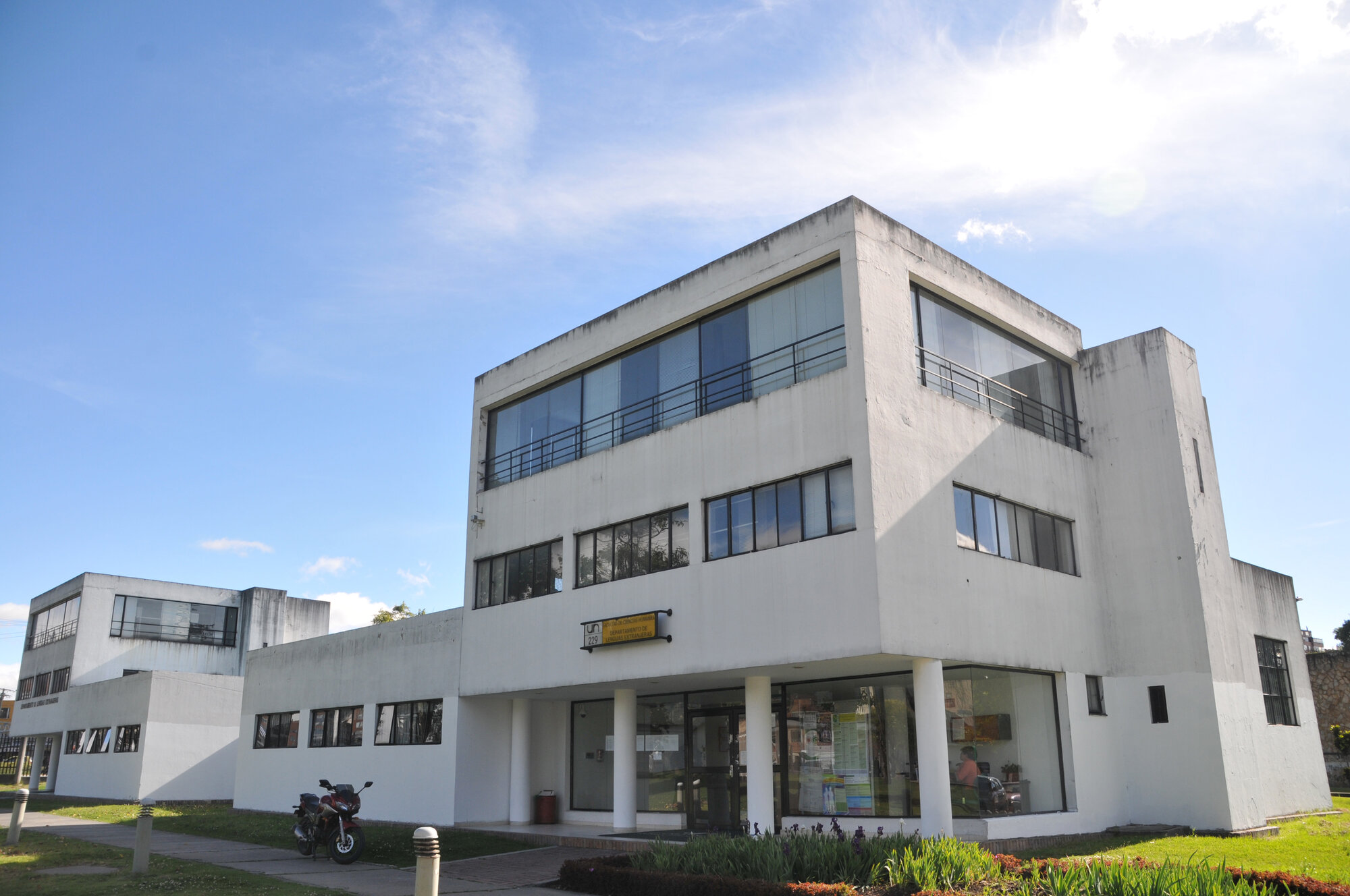 Edificio Departamento de Lenguas Extranjeras. Foto: Felipe Castaño